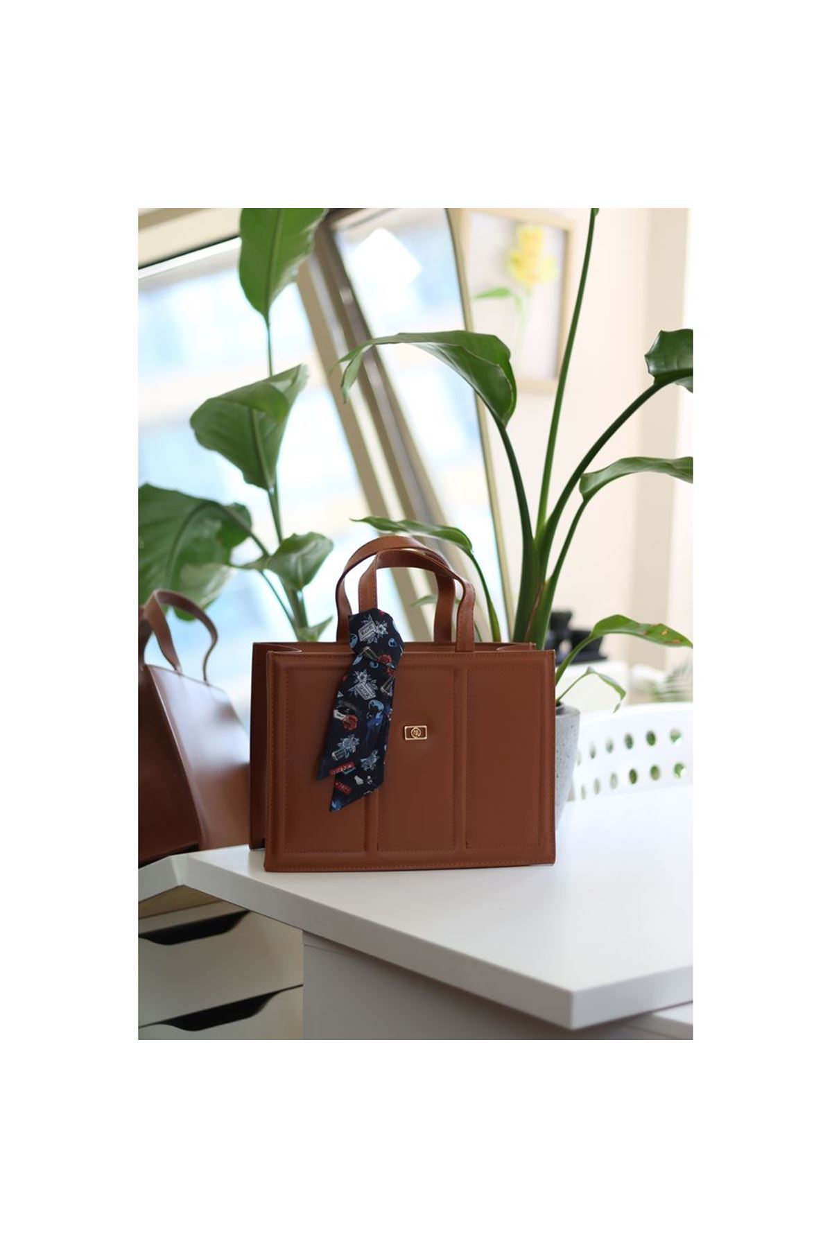 Kadın Taba Yumuşak Deri Büyük Boy Fular Detaylı Omuz Çantası