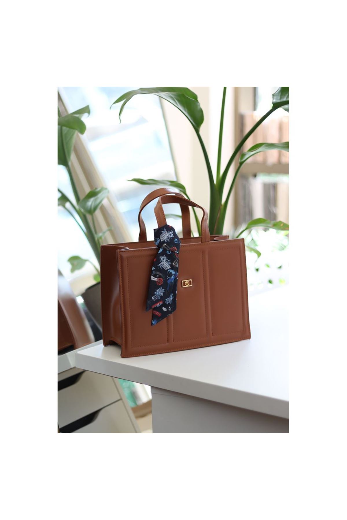 Kadın Taba Yumuşak Deri Büyük Boy Fular Detaylı Omuz Çantası