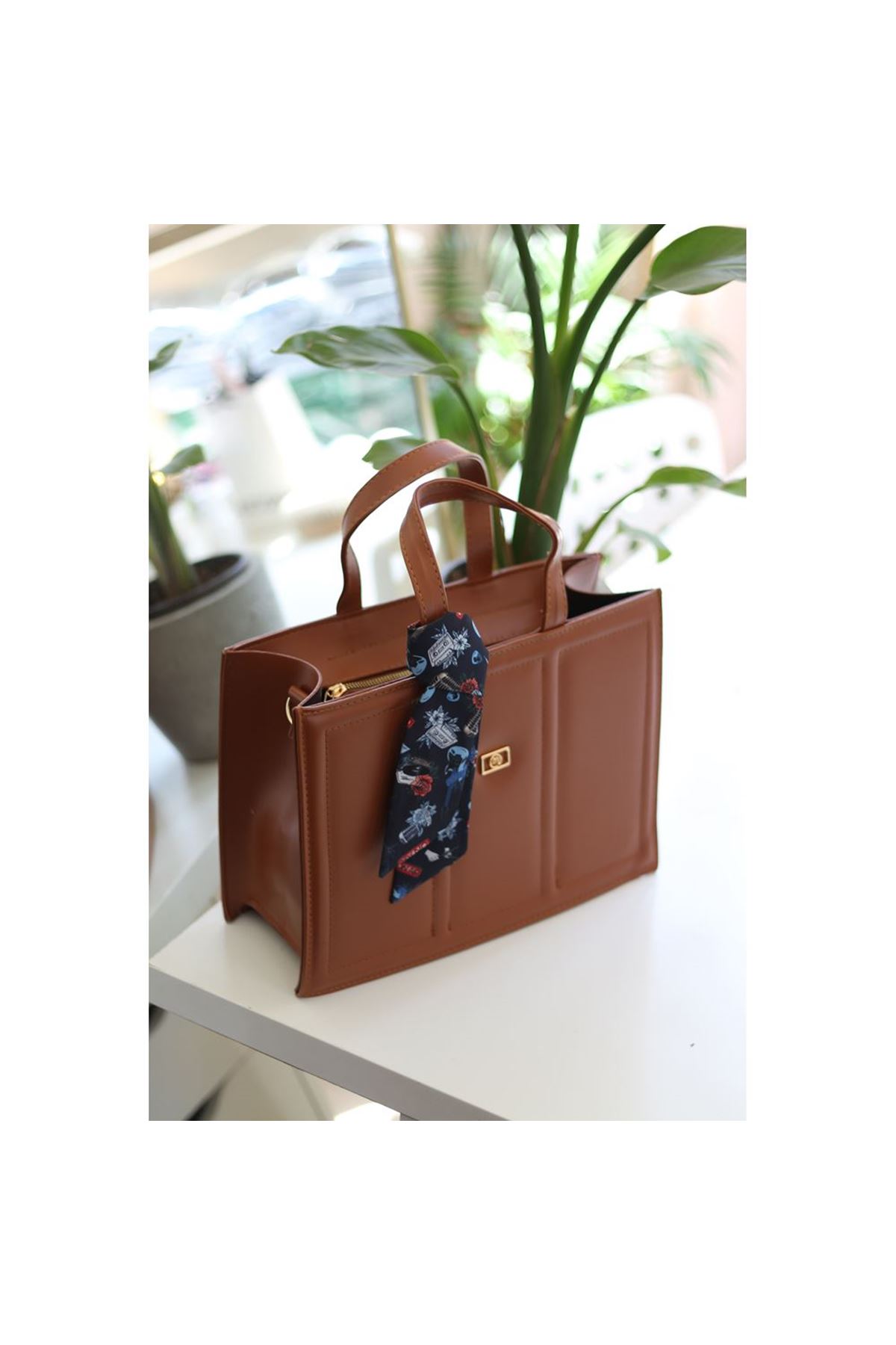 Kadın Taba Yumuşak Deri Büyük Boy Fular Detaylı Omuz Çantası