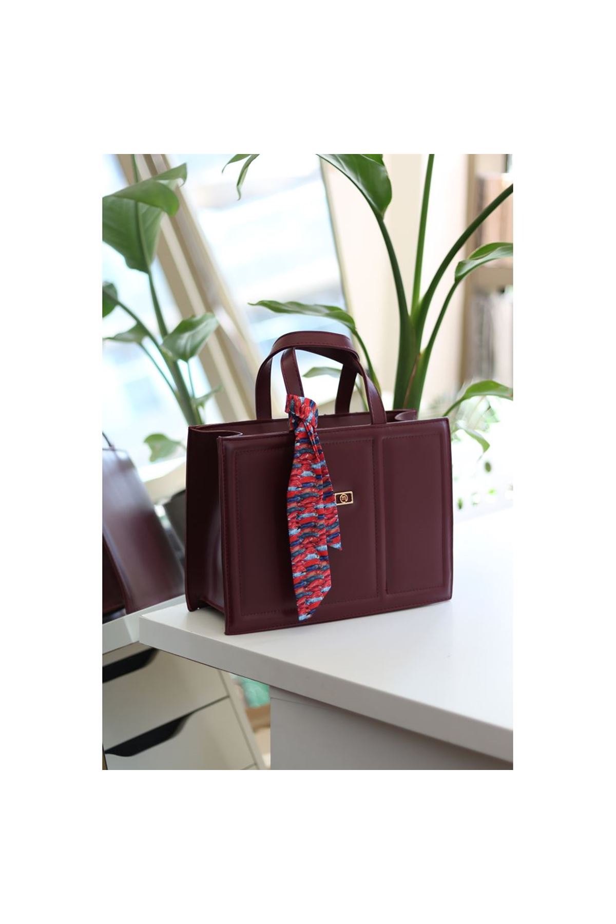 Kadın Bordo Yumuşak Deri Büyük Boy Fular Detaylı Omuz Çantası