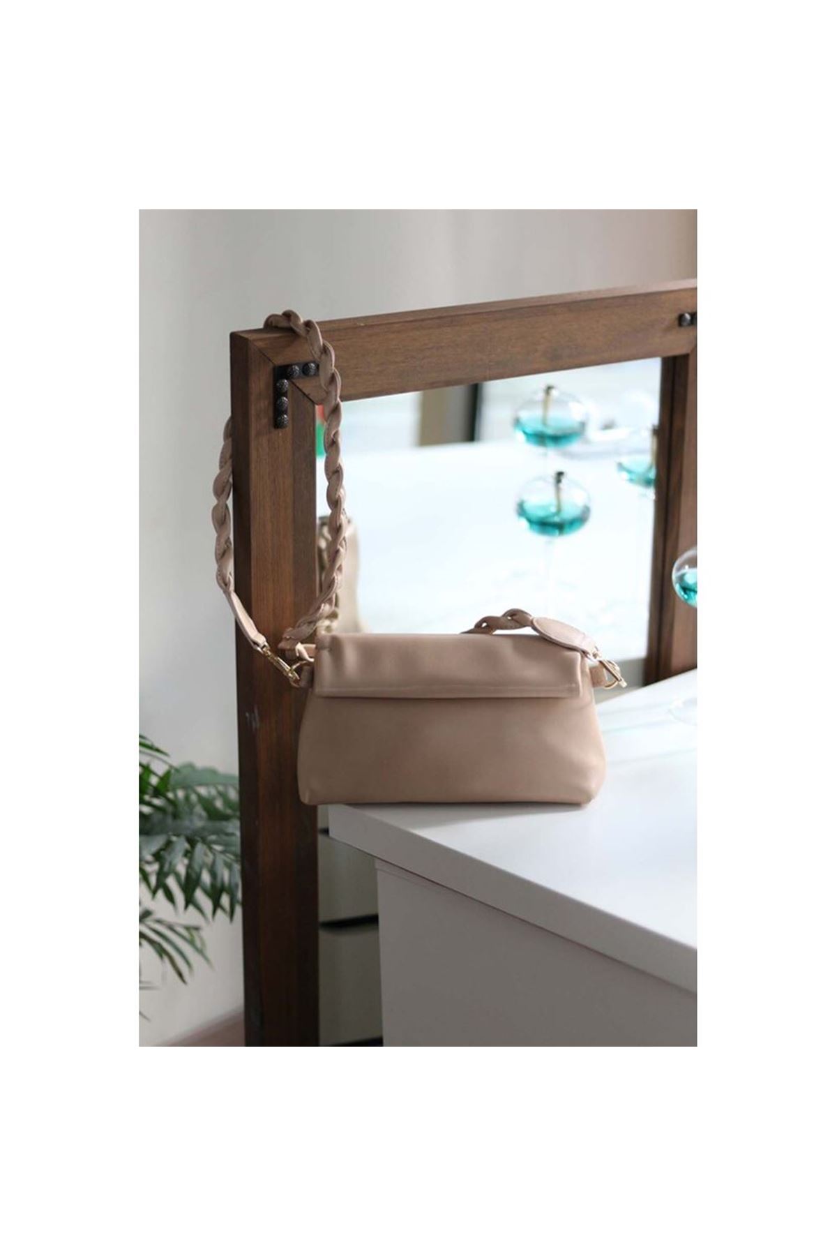 Kadın Nude Örgü Saplı Yumuşak Dokulu Büzgülü Omuz Çantası