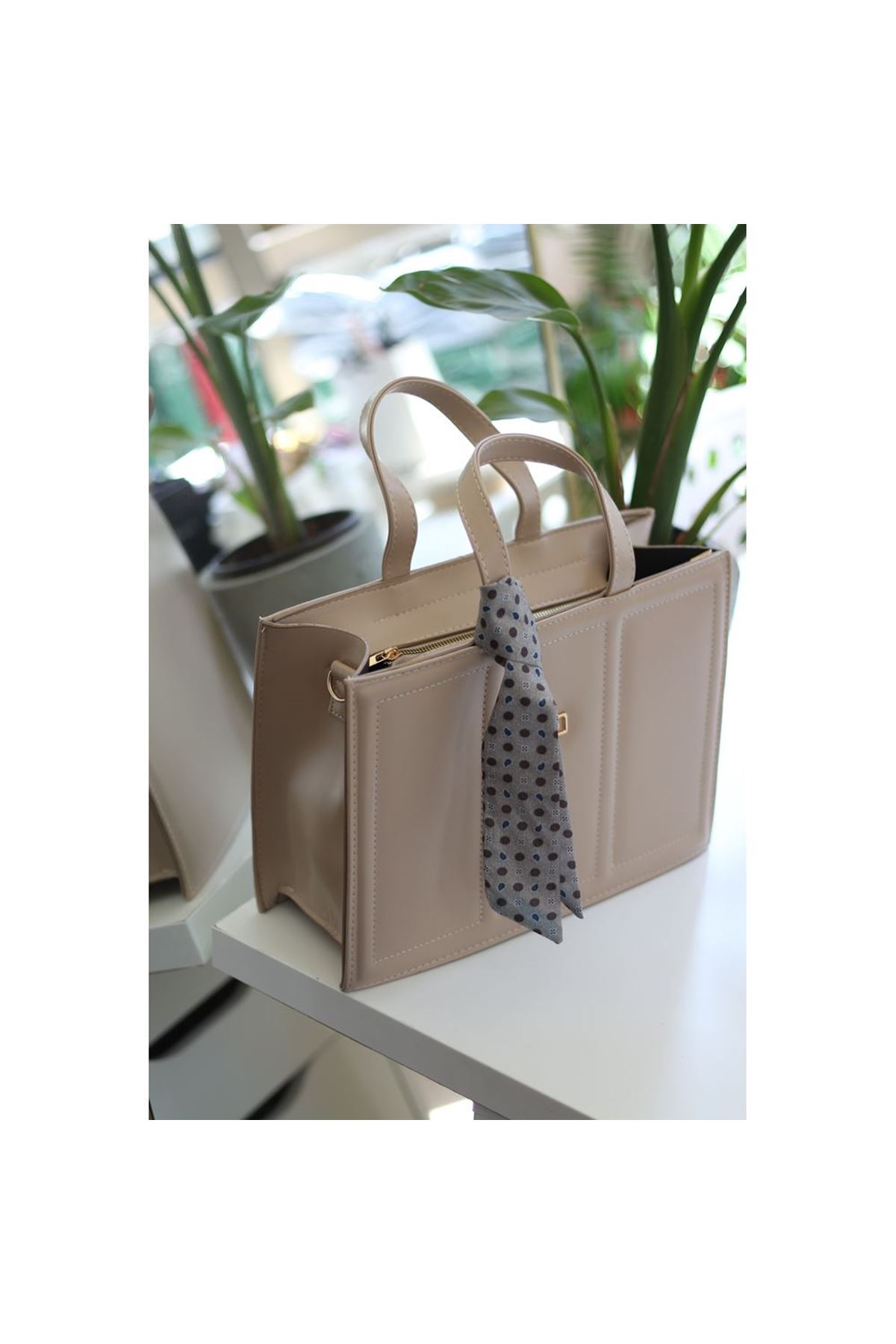 Kadın Vizon Yumuşak Deri Büyük Boy Fular Detaylı Omuz Çantası