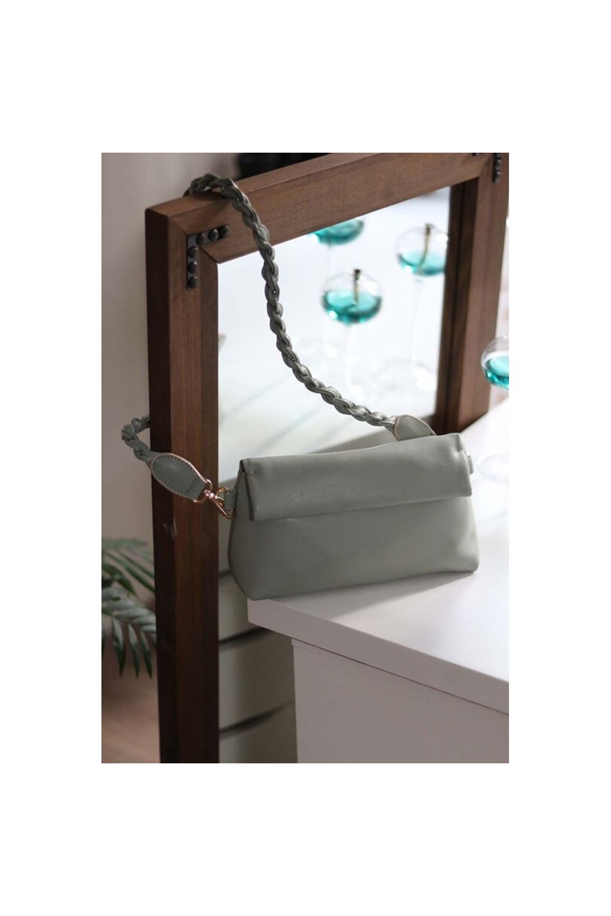 Kadın Mint Yeşili Örgü Saplı Yumuşak Dokulu Büzgülü Omuz Çantası