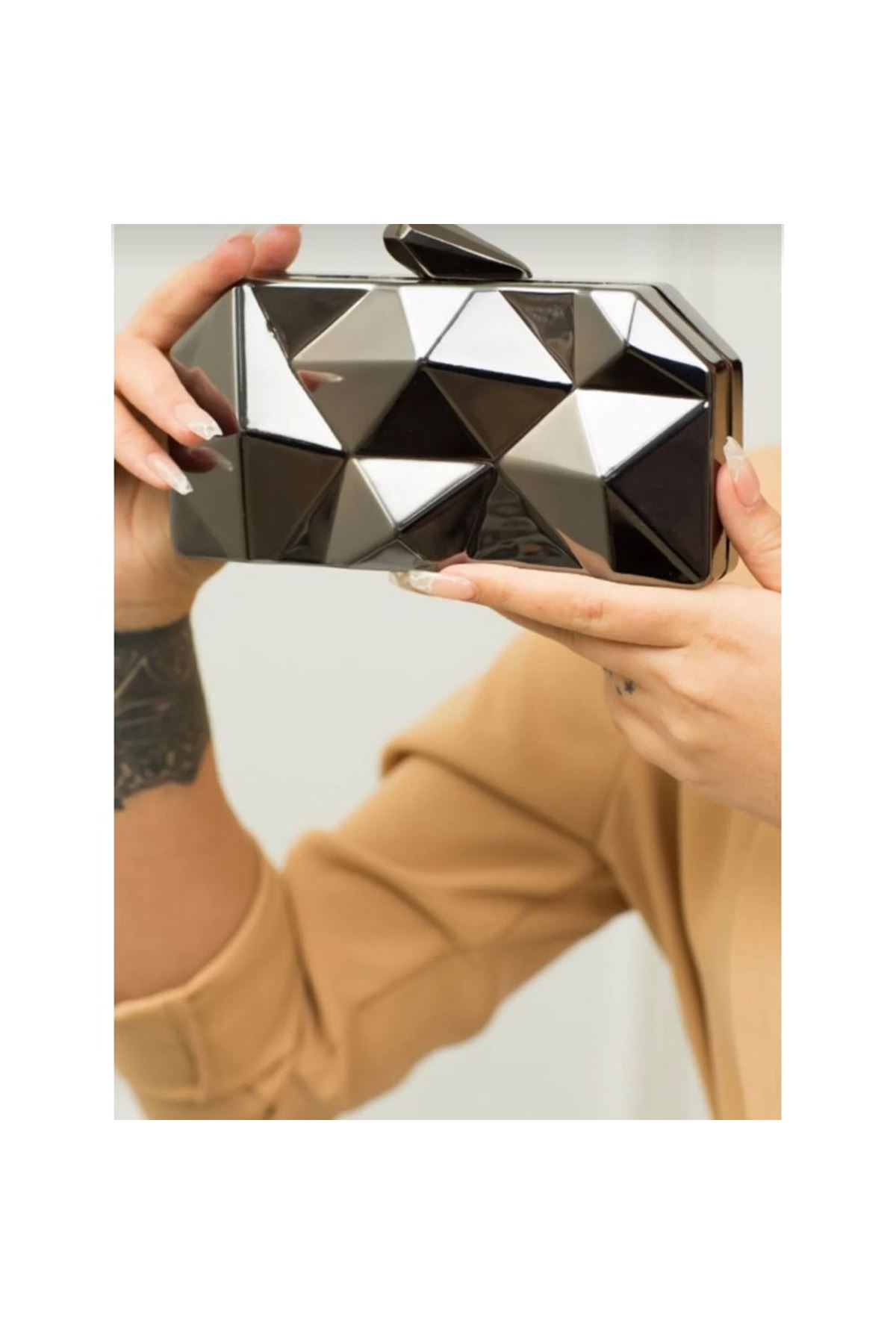 Kadın Siyah Metal Abiye Çanta