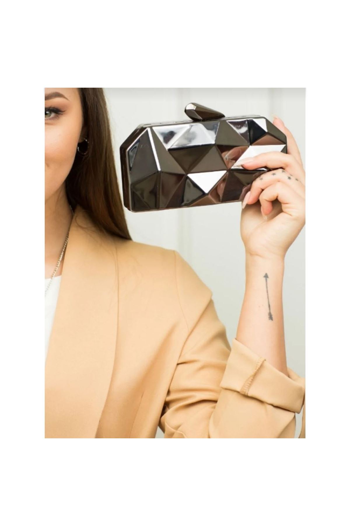 Kadın Siyah Metal Abiye Çanta