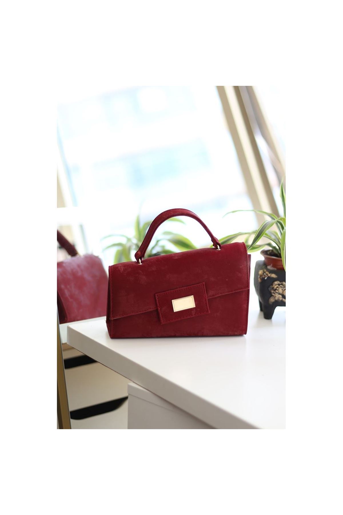 Kadın Bordo Yamuk Form Gold Toka Detaylı Omuz Çantası