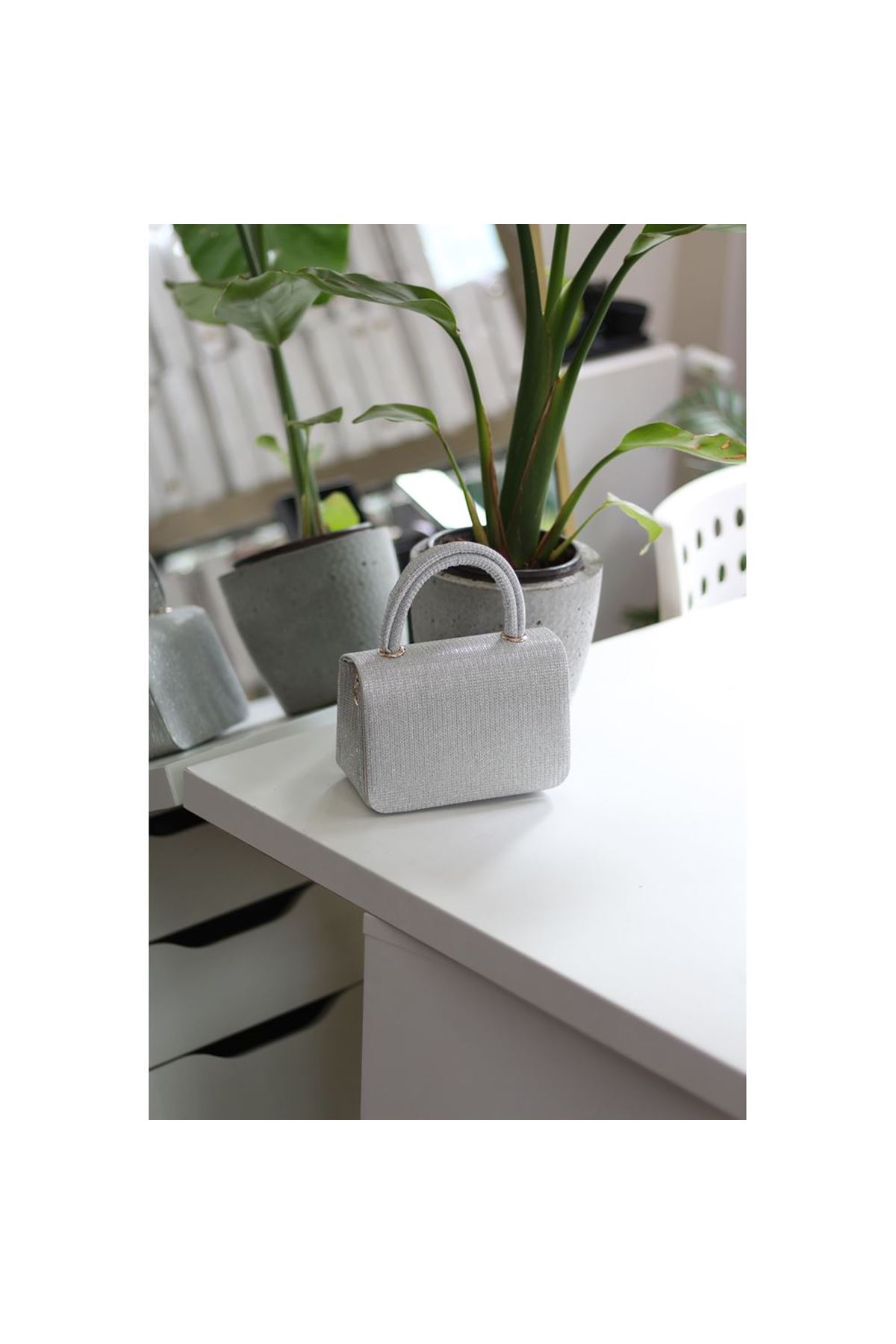 Silver Simli Tutma Saplı Zincir Detaylı Abiye El Çantası