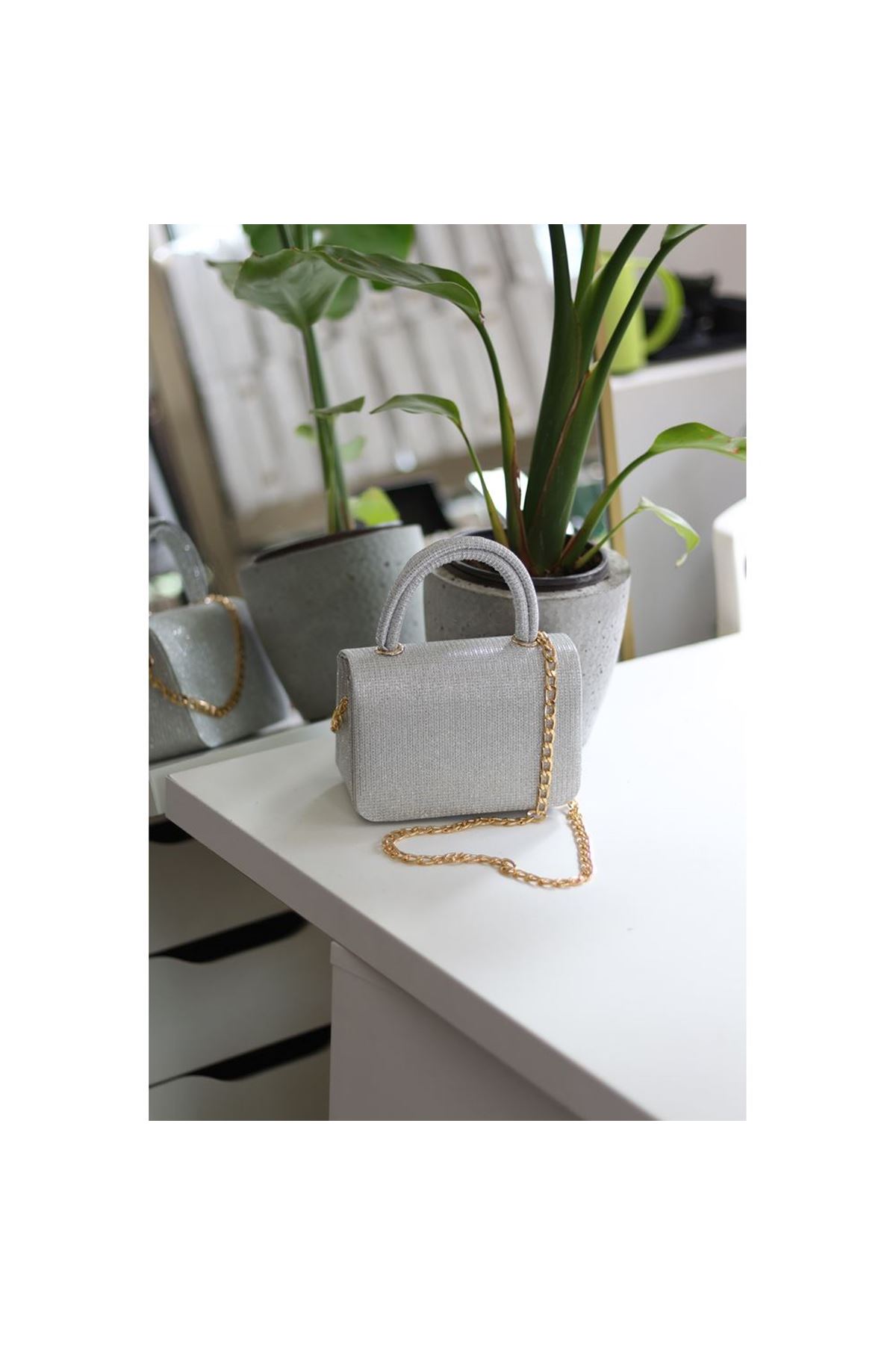 Silver Simli Tutma Saplı Zincir Detaylı Abiye El Çantası