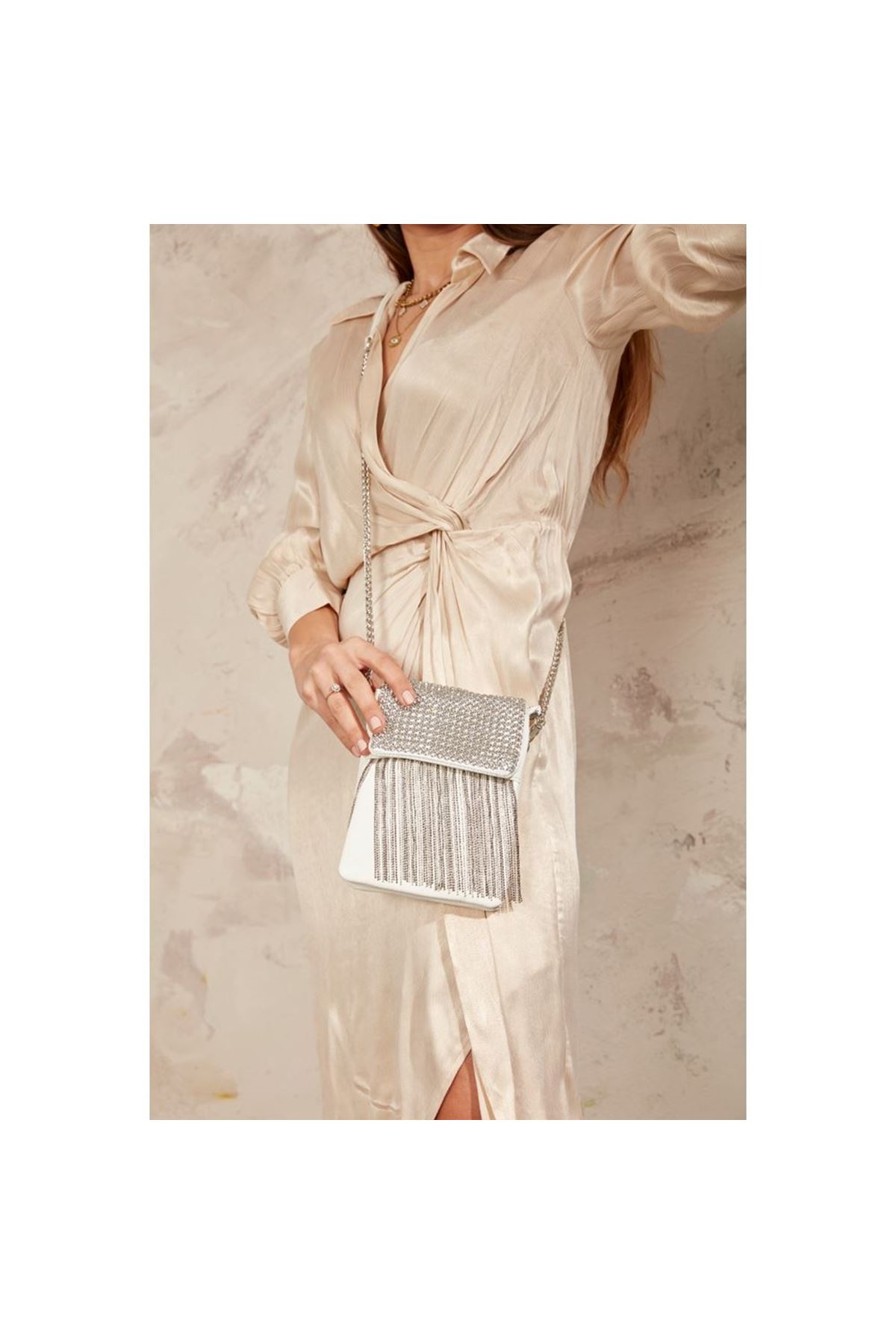 Beyaz Püskül Detay Slim Abiye Çanta