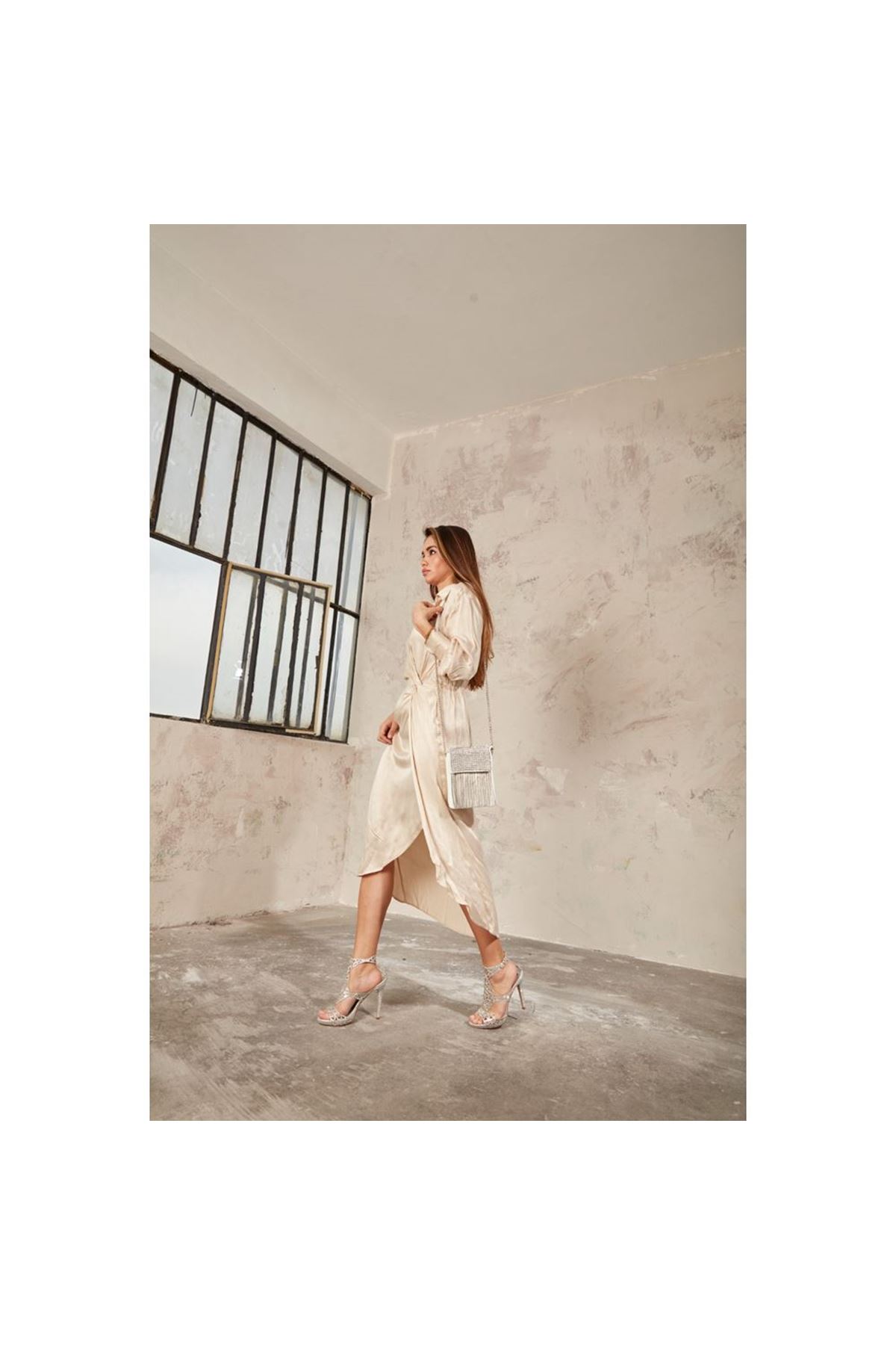 Beyaz Püskül Detay Slim Abiye Çanta