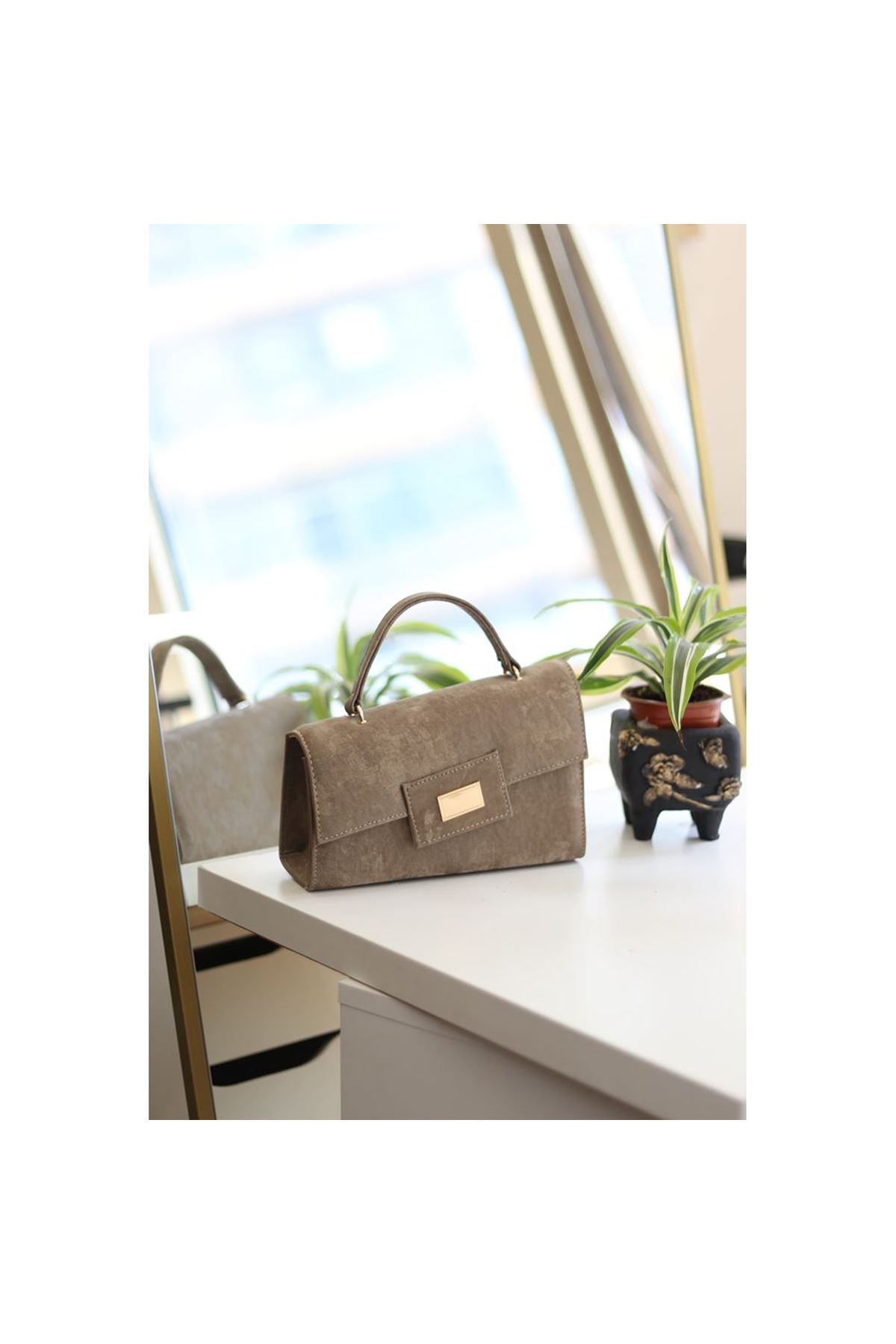 Kadın Vizon Yamuk Form Gold Toka Detaylı Omuz Çantası