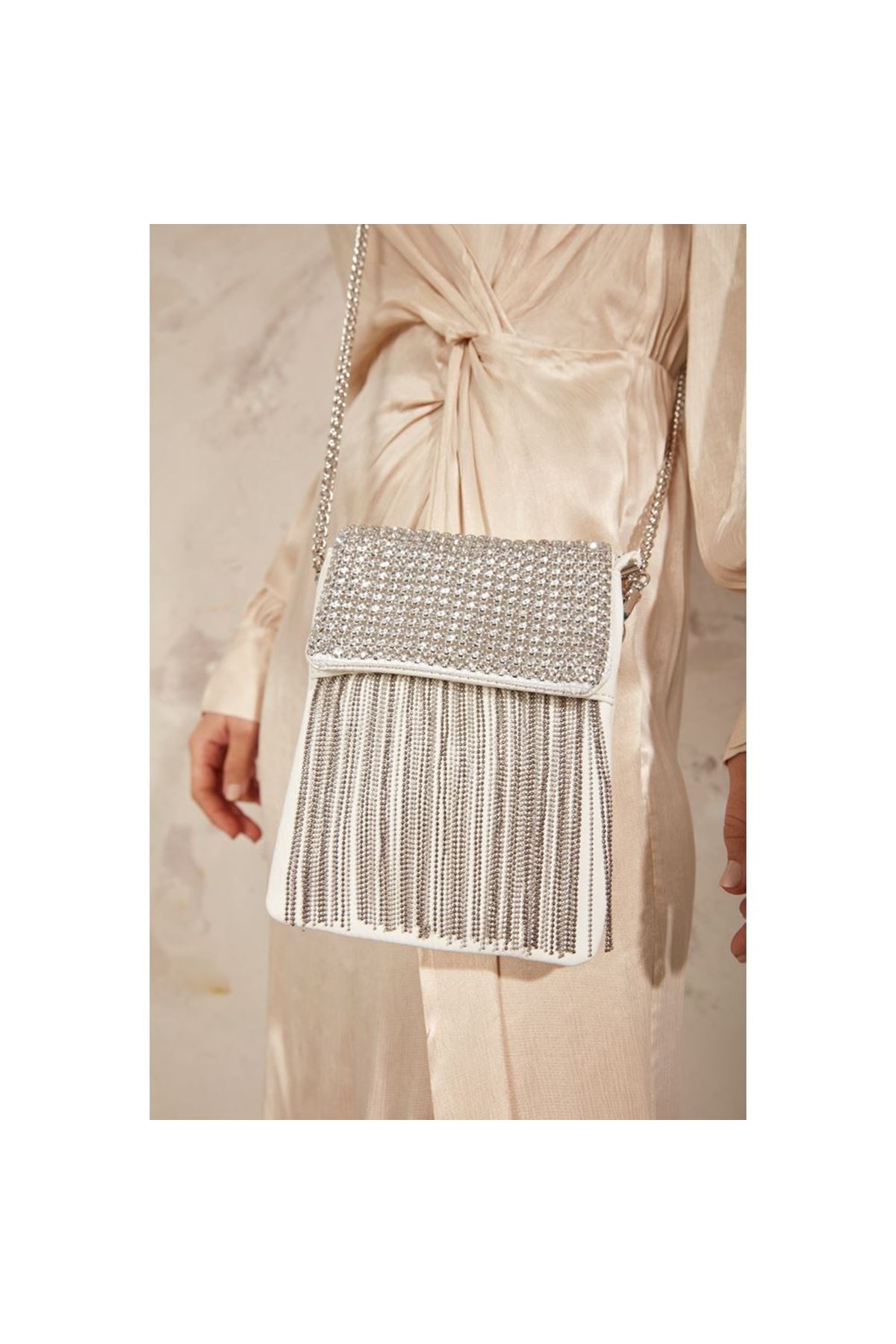 Beyaz Püskül Detay Slim Abiye Çanta
