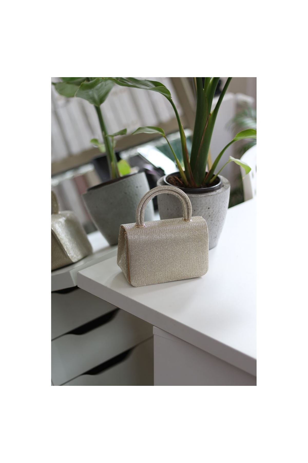 Gold Simli Tutma Saplı Zincir Detaylı Abiye El Çantası