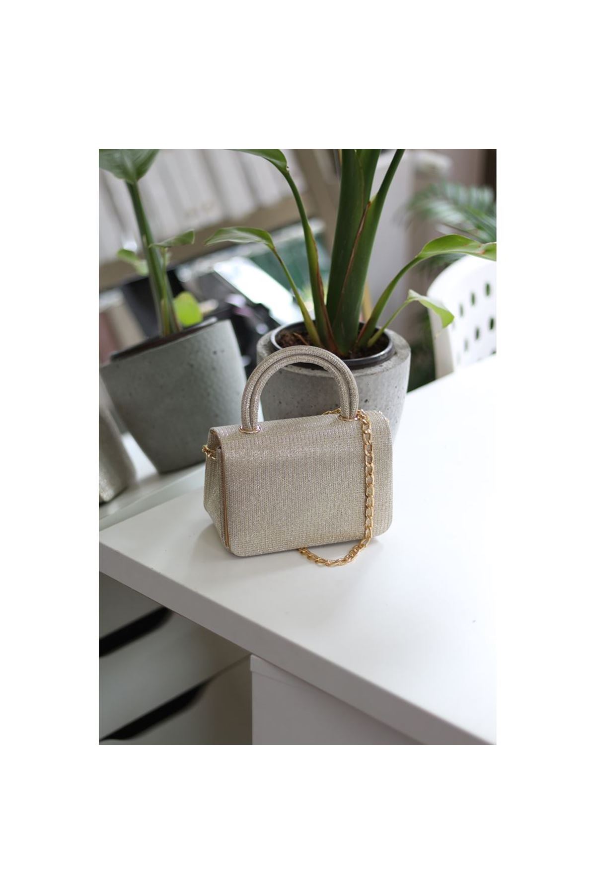 Gold Simli Tutma Saplı Zincir Detaylı Abiye El Çantası