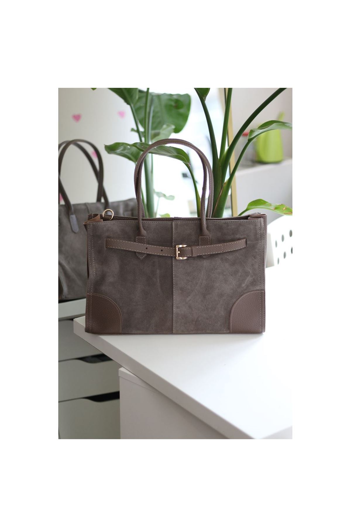 Kadın Vizon Süet Büyük Kopça Detaylı Büyük Boy Omuz Çantası