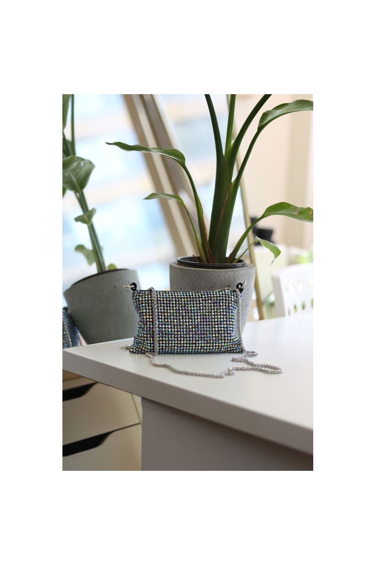 Kadın Yeşil Parlak Taş Dokuma Abiye Zincirli Omuz Çantası