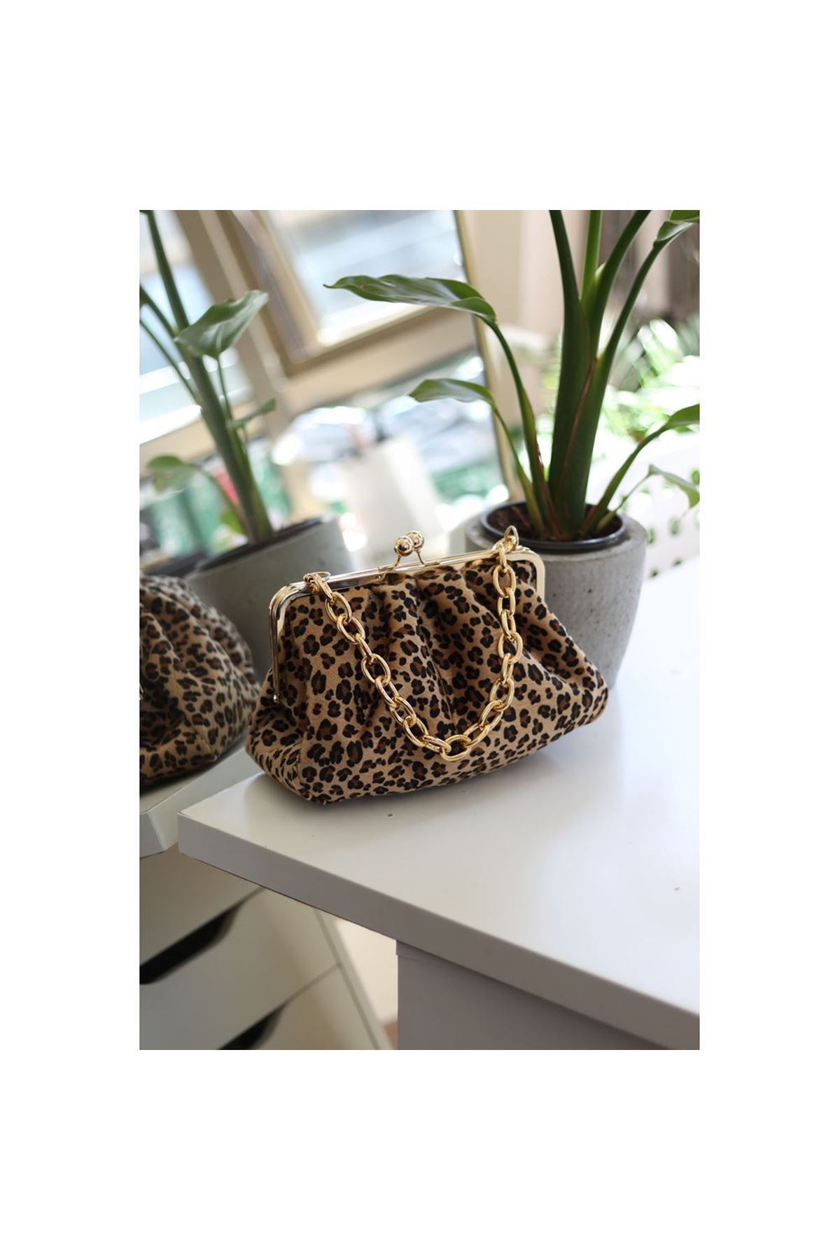 Kadın Leopar Bohça Formlu Zincir Detaylı Çanta