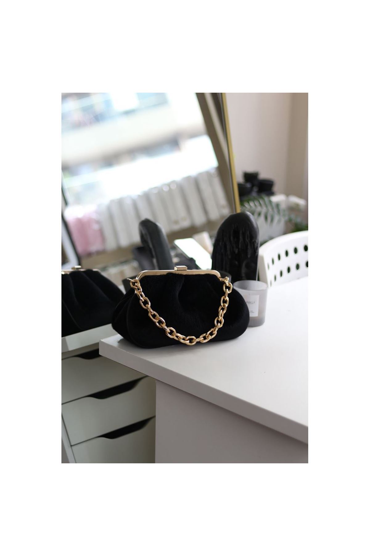 Kadın Siyah Kırçıllı Peluş Bohça Formlu Zincir Detaylı Çanta