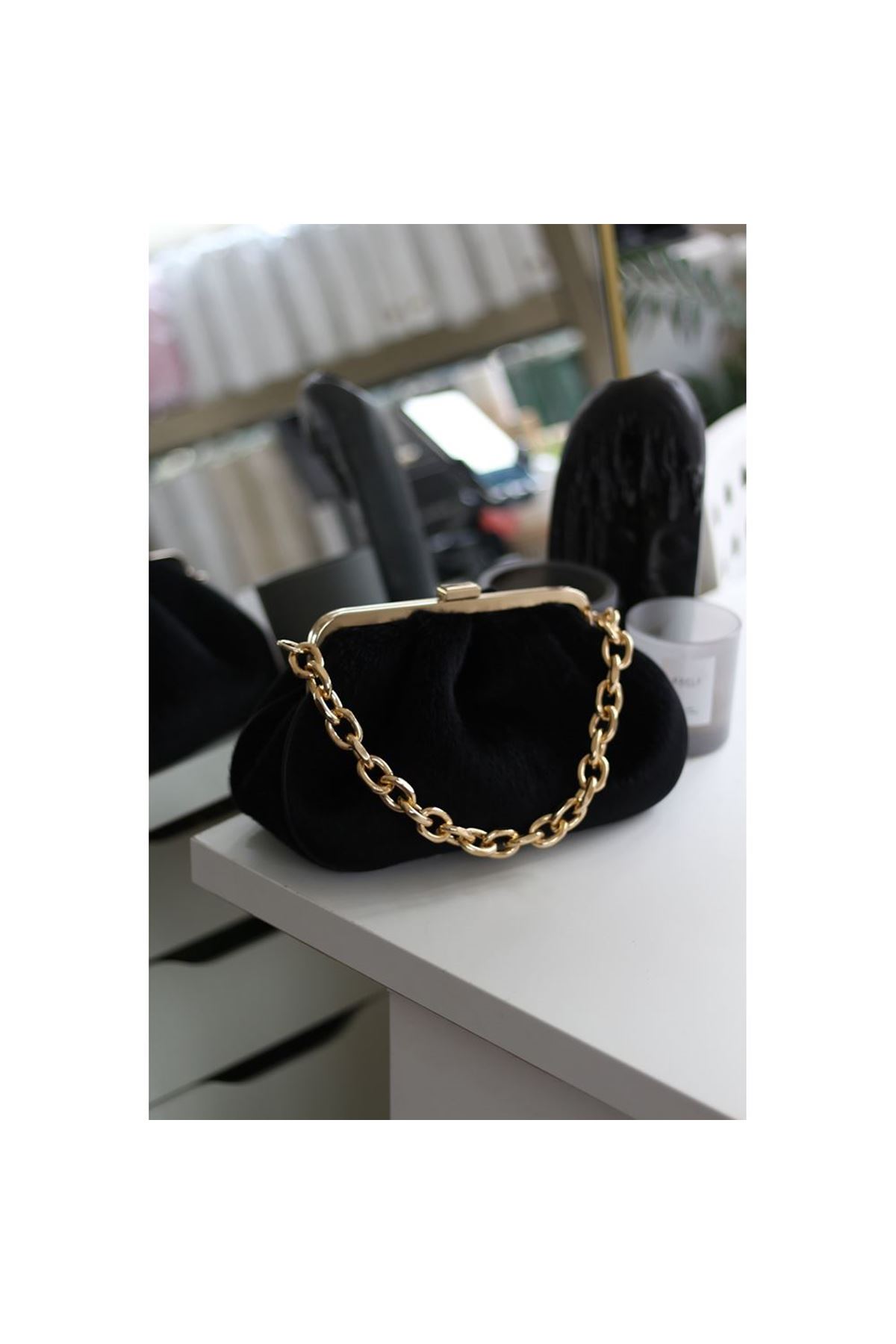 Kadın Siyah Kırçıllı Peluş Bohça Formlu Zincir Detaylı Çanta