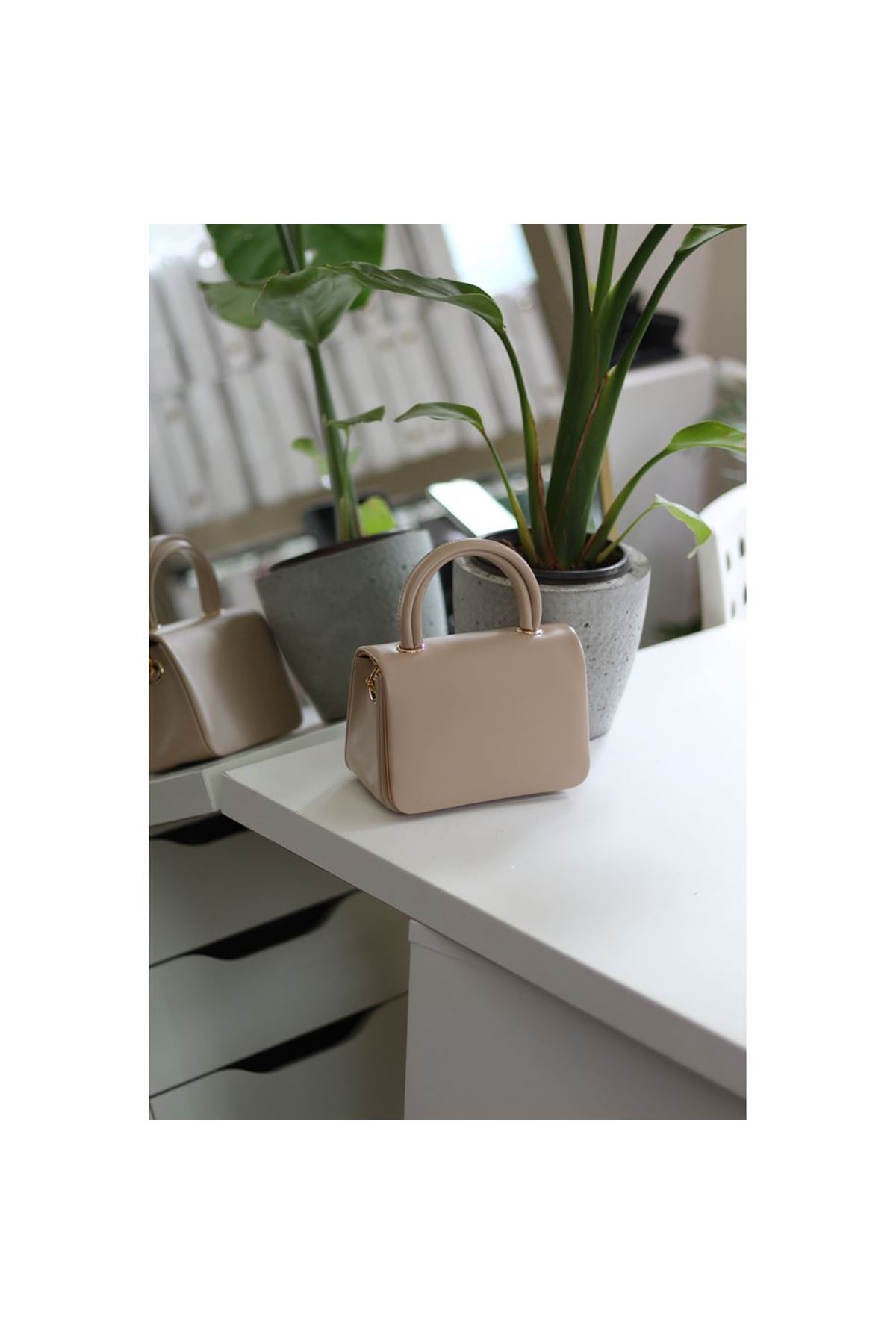 Nude Tutma Saplı Zincir Detaylı El Omuz Çantası