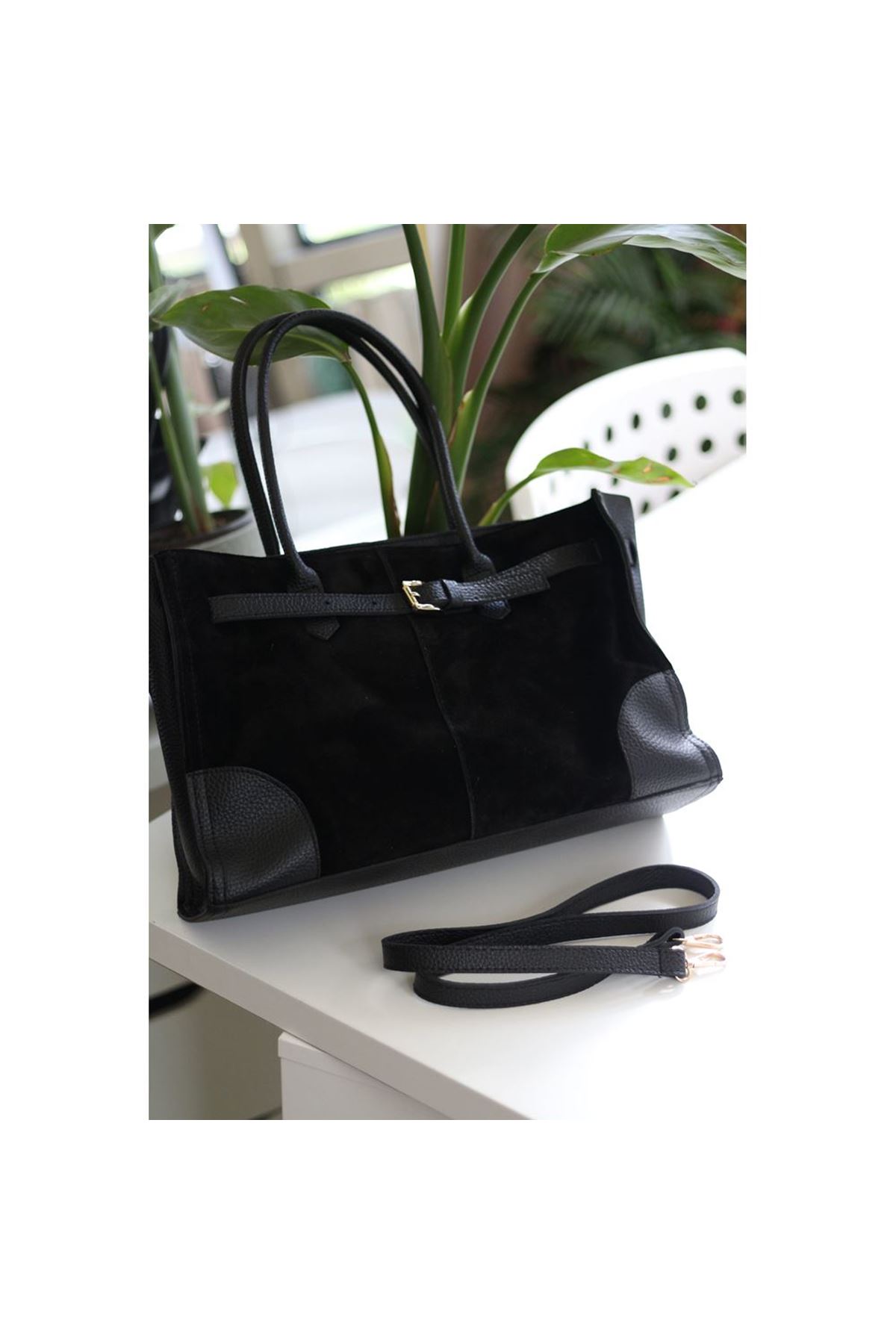 Kadın Siyah Süet Büyük Kopça Detaylı Büyük Boy Omuz Çantası