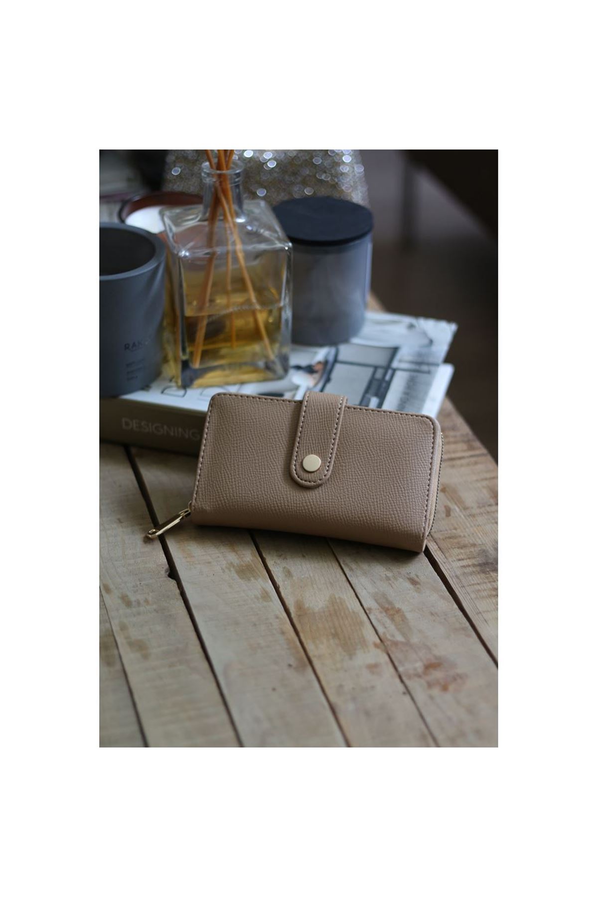 Kadın Karamel Kartlık Detaylı Orta Boy Cüzdan