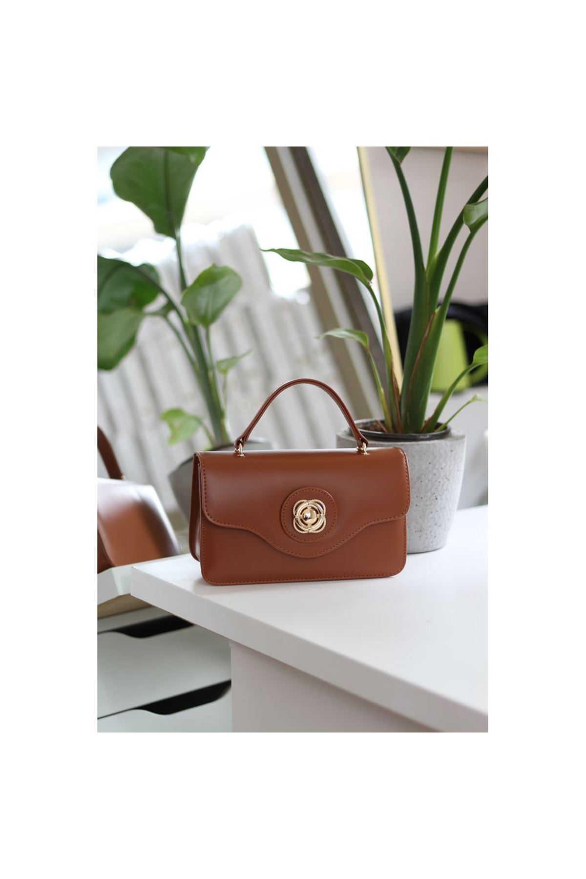 Kadın Taba Gold Oval Toka Detaylı Yumuşak Deri El Omuz Çantası