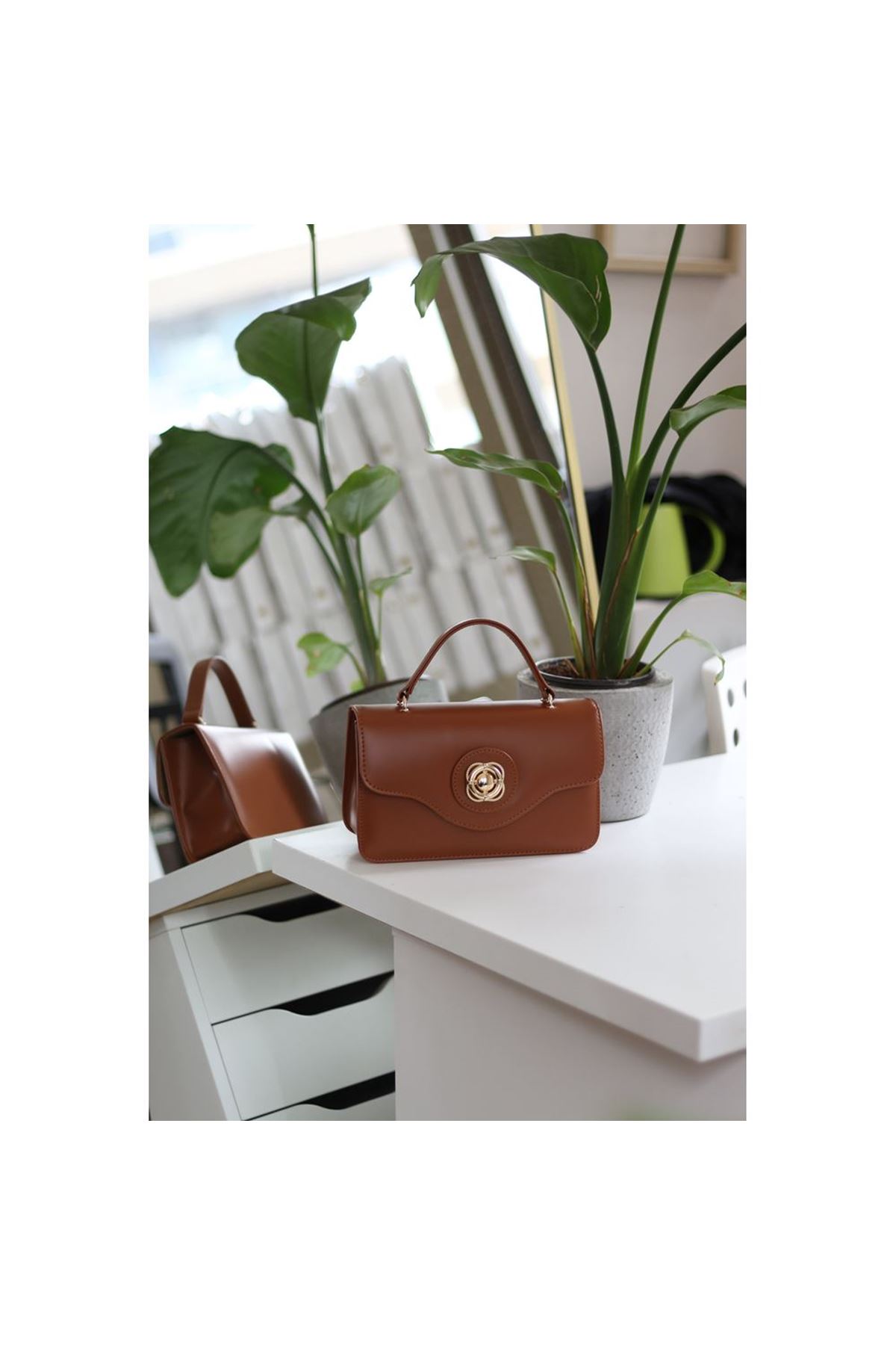 Kadın Taba Gold Oval Toka Detaylı Yumuşak Deri El Omuz Çantası