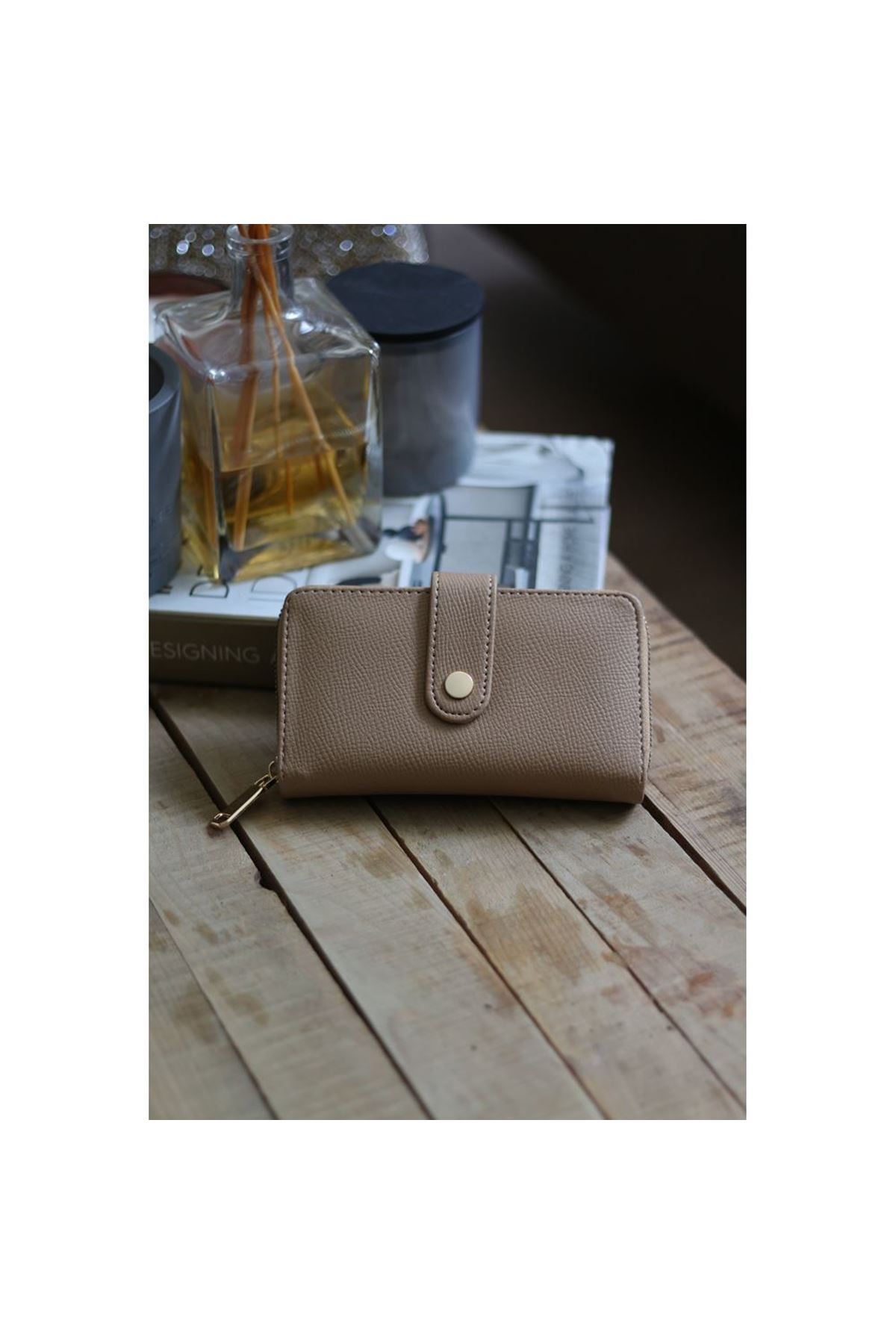 Kadın Karamel Kartlık Detaylı Orta Boy Cüzdan