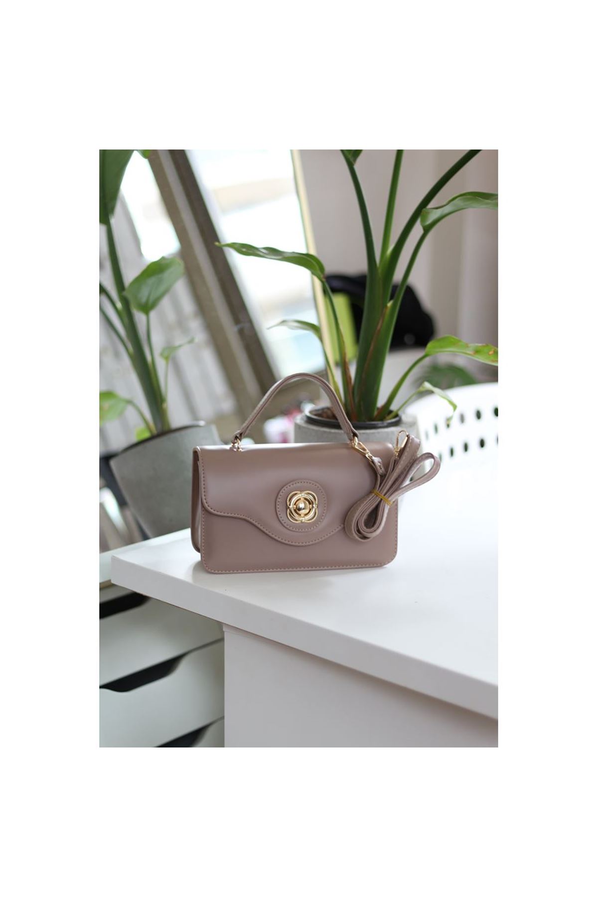 Kadın Vizon Gold Oval Toka Detaylı Yumuşak Deri El Omuz Çantası