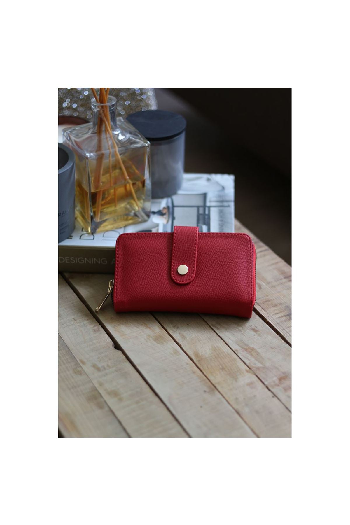 Kadın Kırmızı Kartlık Detaylı Orta Boy Cüzdan