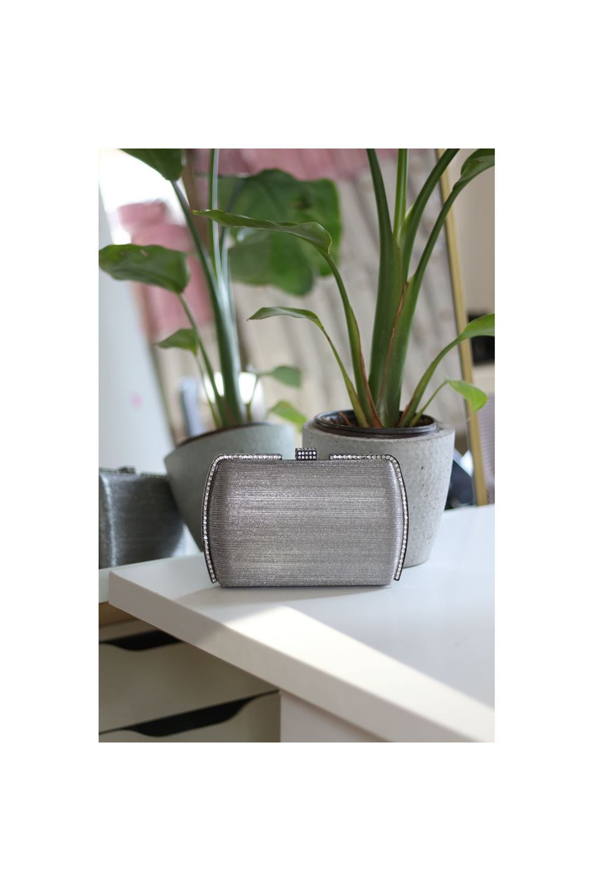 Kadın Platin Çizgi Doku Kristal Taş Detaylı Abiye Çanta