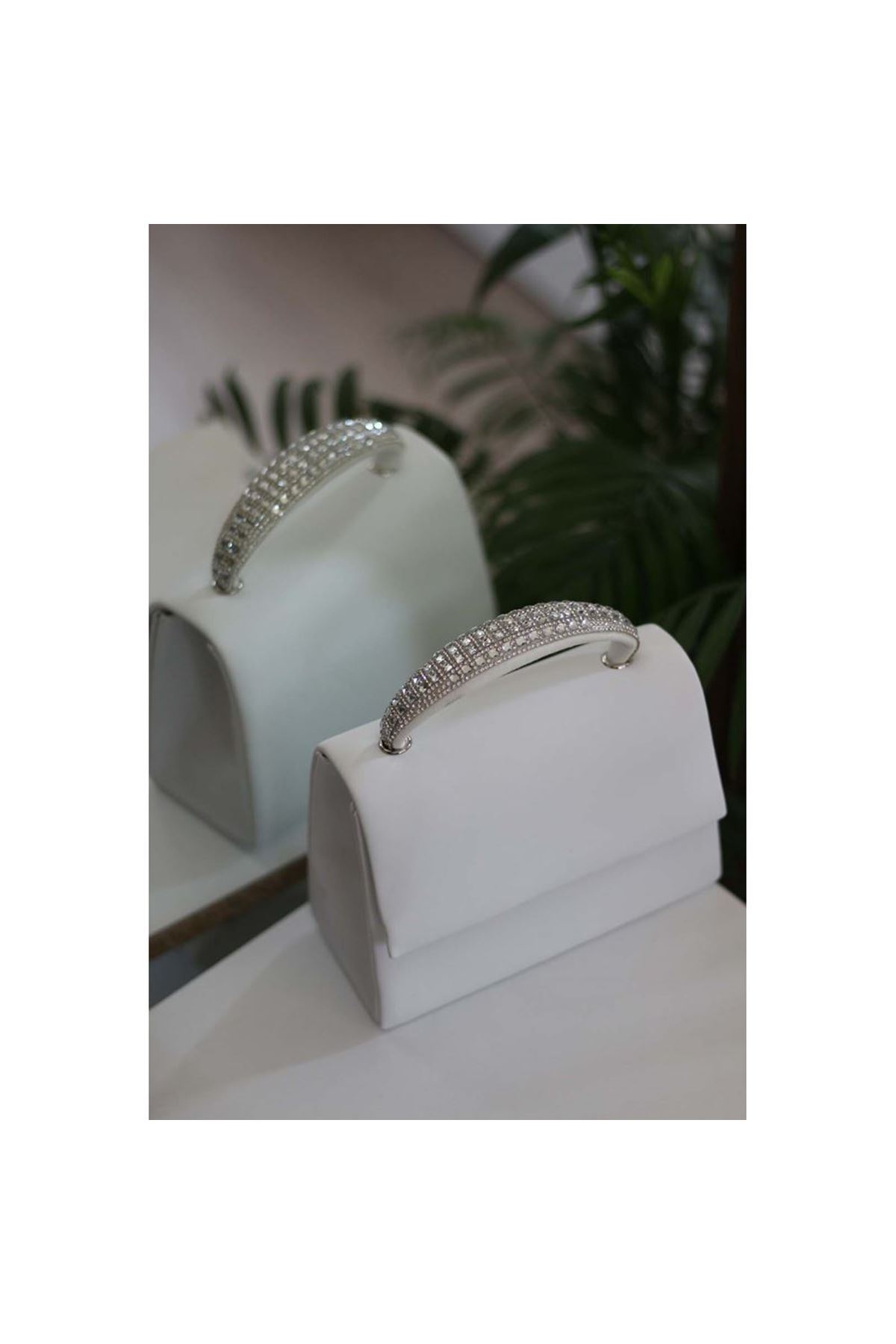 Kadın Beyaz Taş Tutma Detaylı Abiye Omuz Çantası