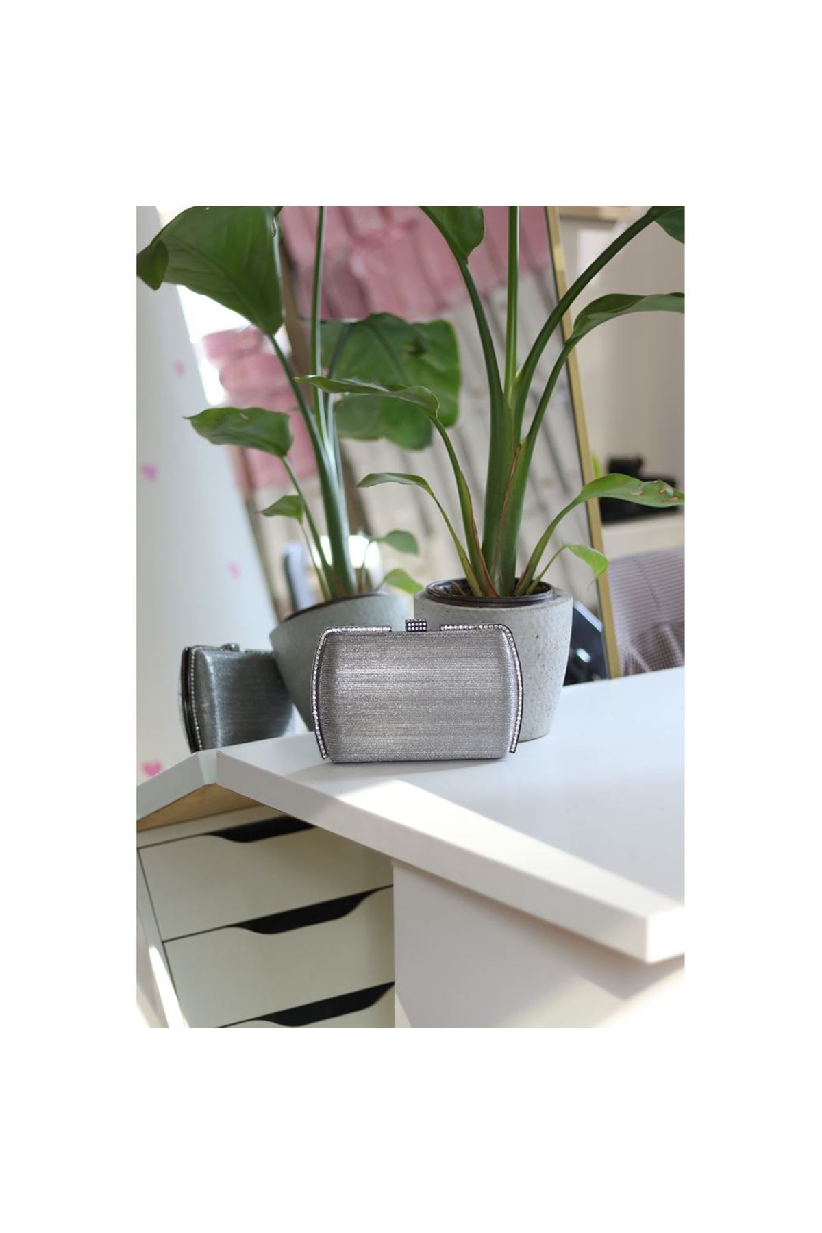 Kadın Platin Çizgi Doku Kristal Taş Detaylı Abiye Çanta