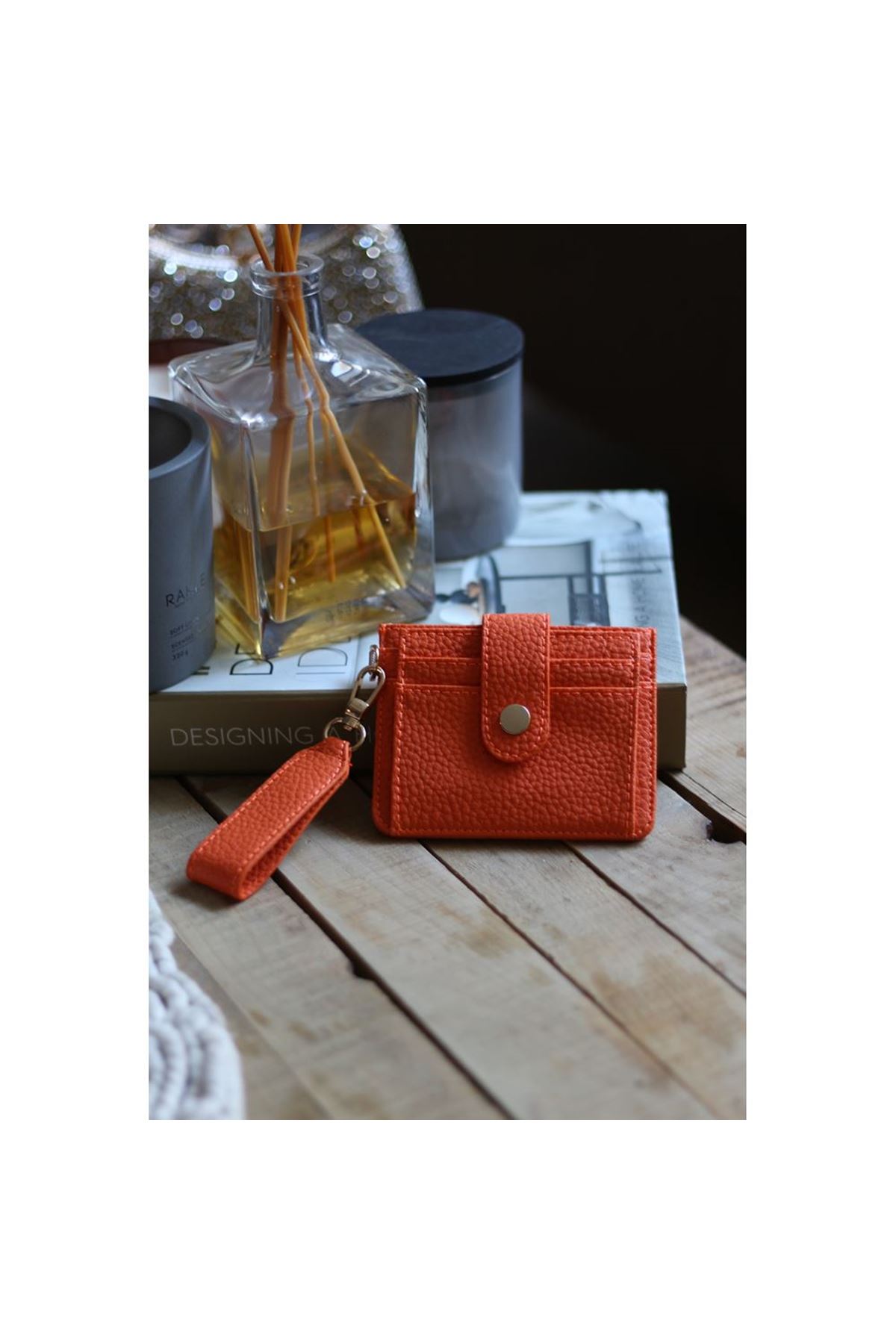 Kadın Turuncu Mini Maskot Kartlık