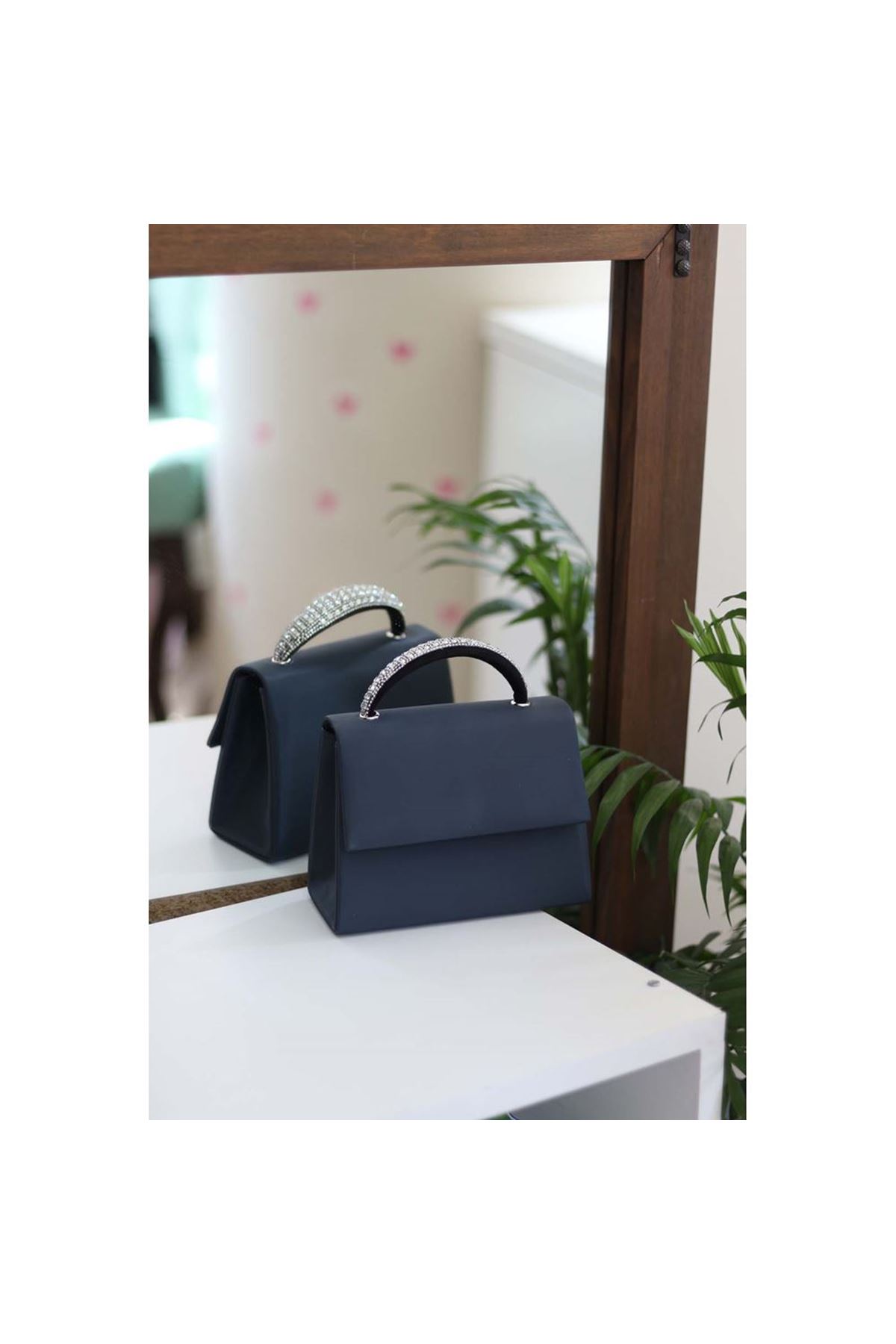 Kadın Lacivert Taş Tutma Detaylı Abiye Omuz Çantası