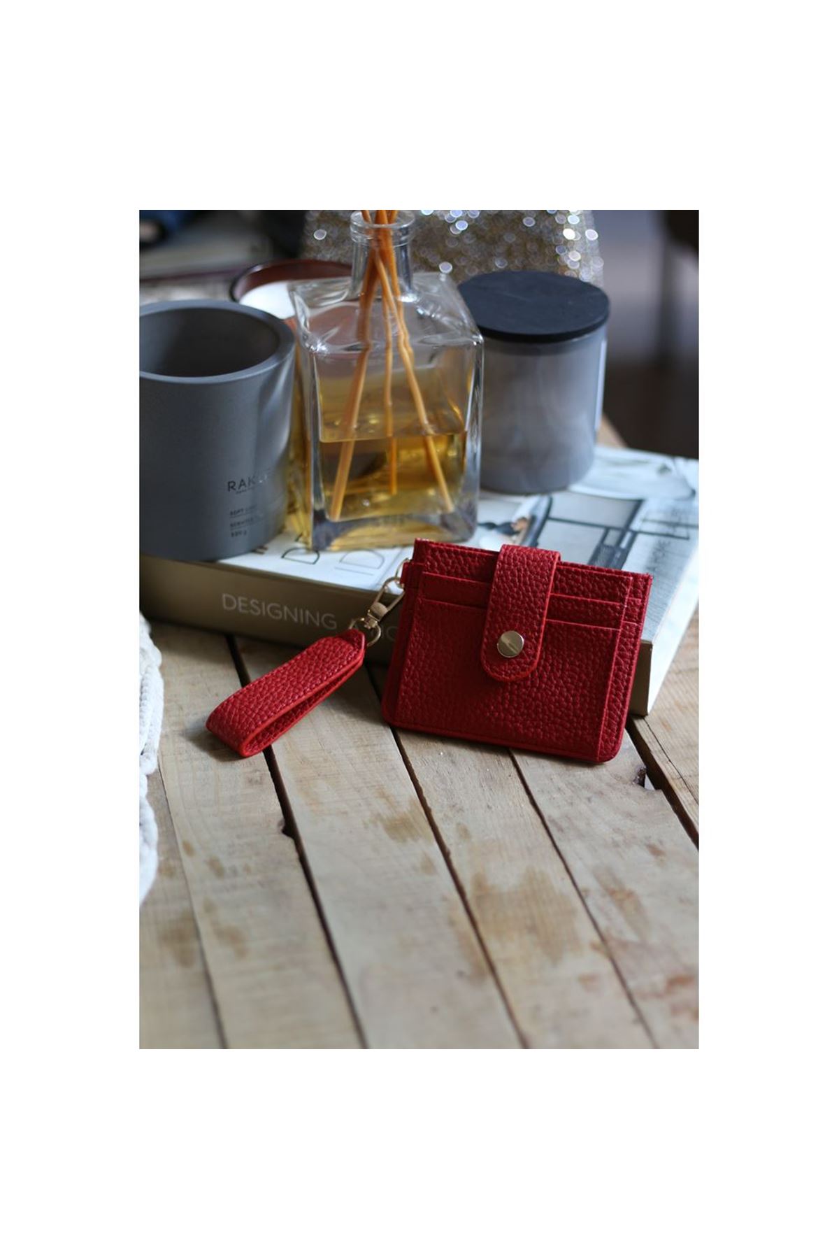 Kadın Kırmızı Mini Maskot Kartlık