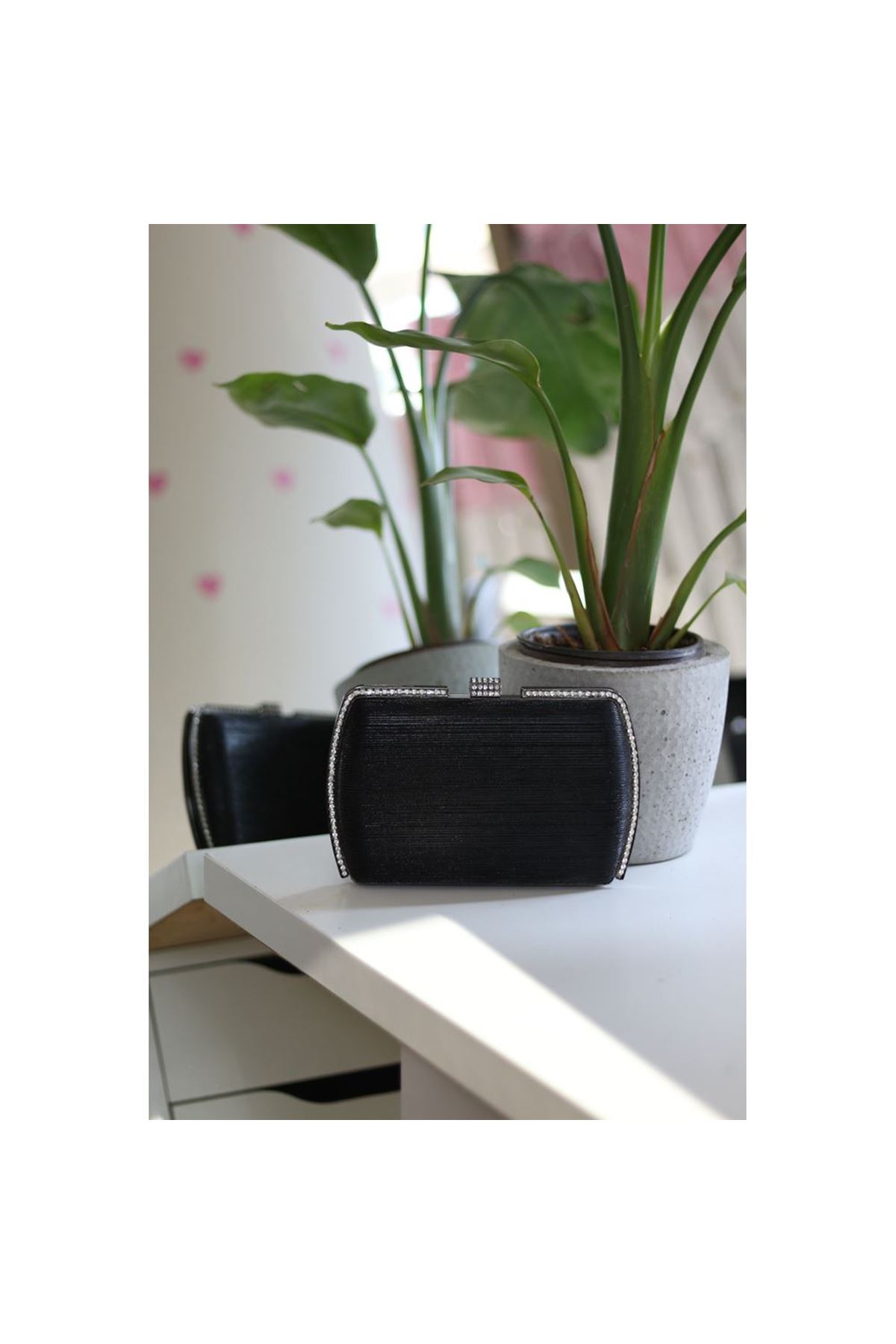 Kadın Siyah Çizgi Doku Kristal Taş Detaylı Abiye Çanta