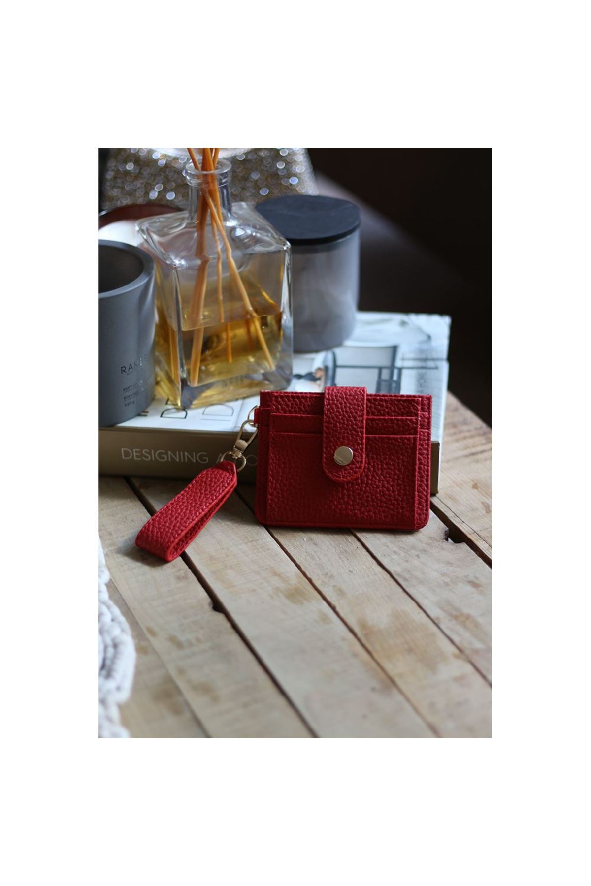 Kadın Kırmızı Mini Maskot Kartlık