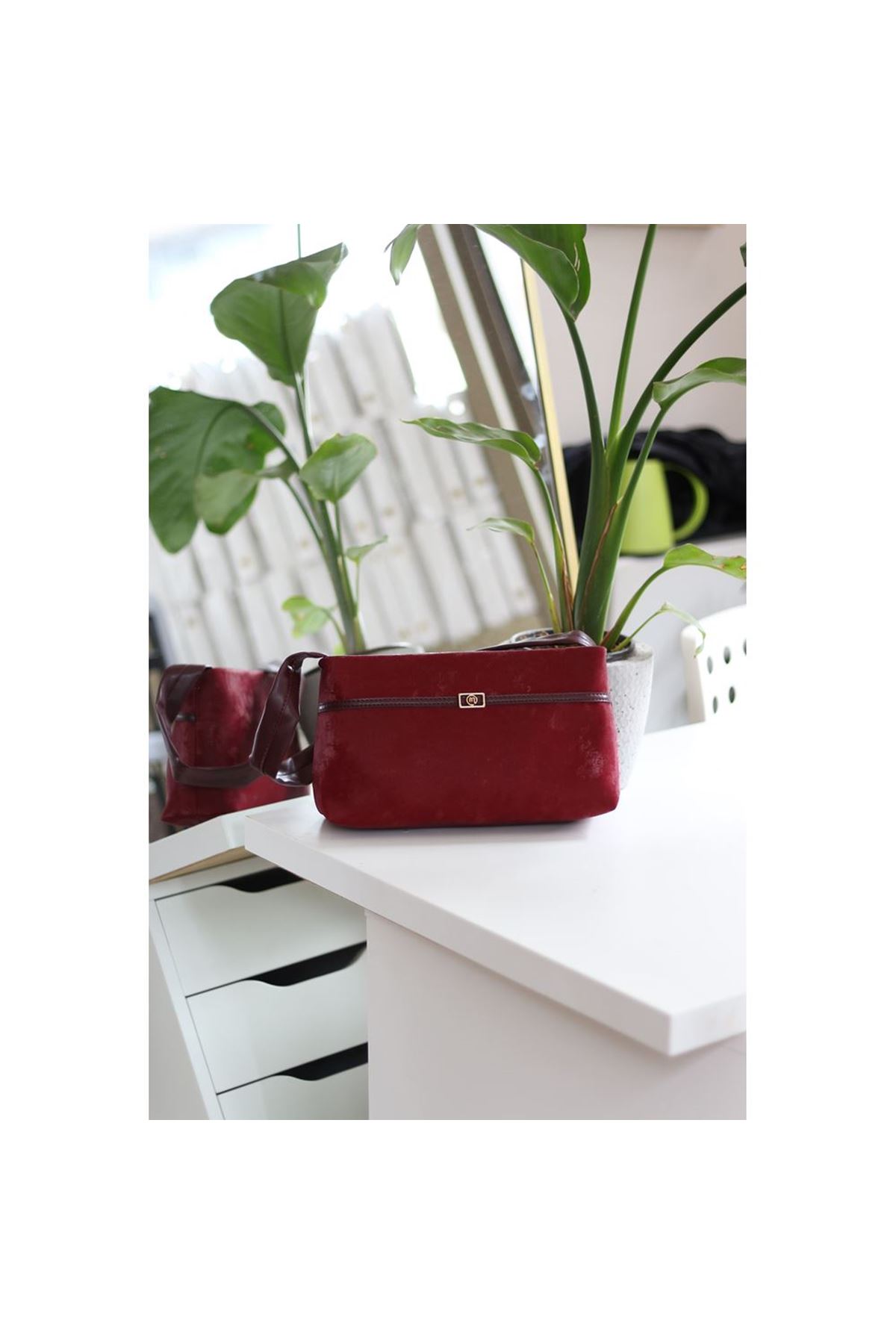 Kadın Bordo Yumuşak Doku Eskitme Desenli Omuz Çantası