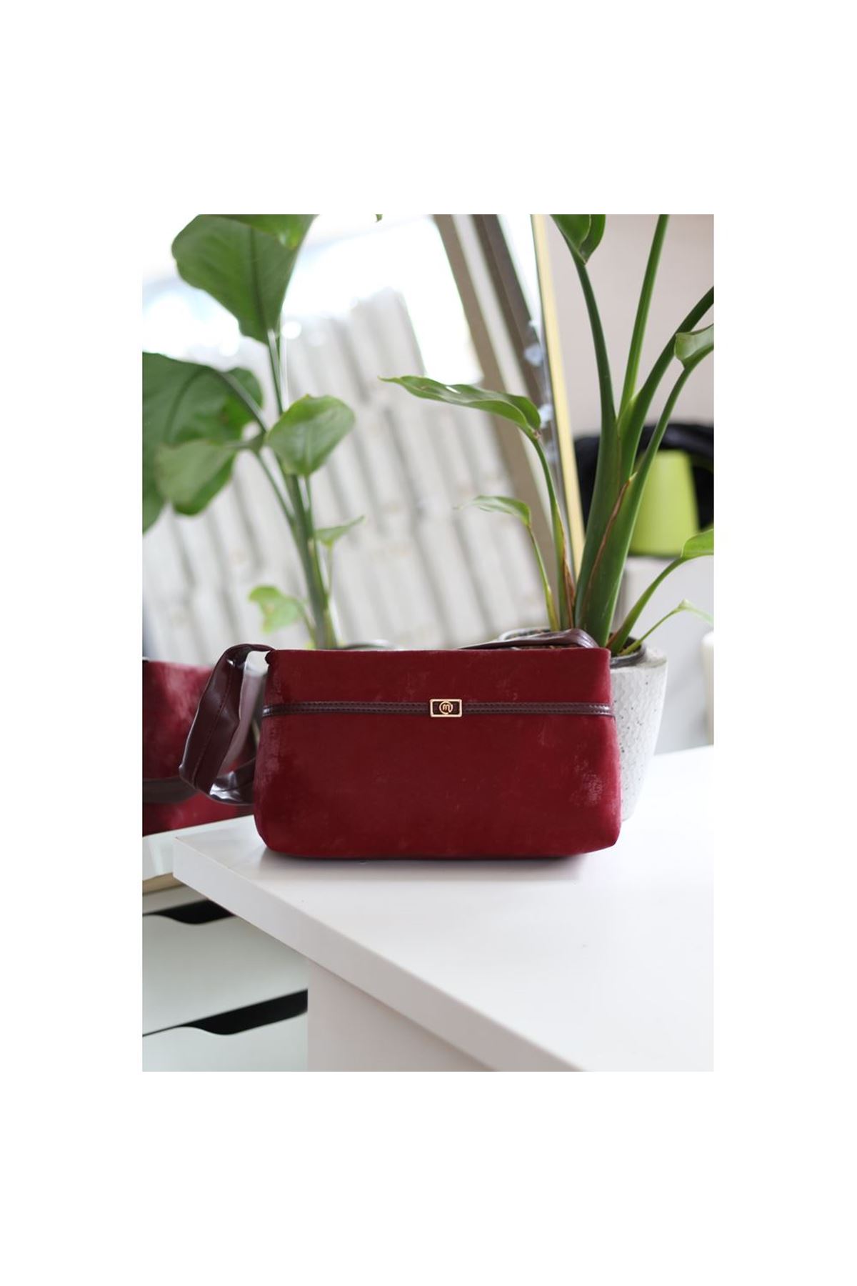 Kadın Bordo Yumuşak Doku Eskitme Desenli Omuz Çantası