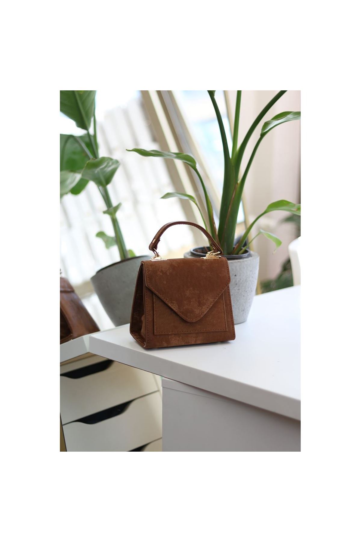 Kadın Taba Eskitme Doku Kapak Detaylı Askılı Omuz Çantası