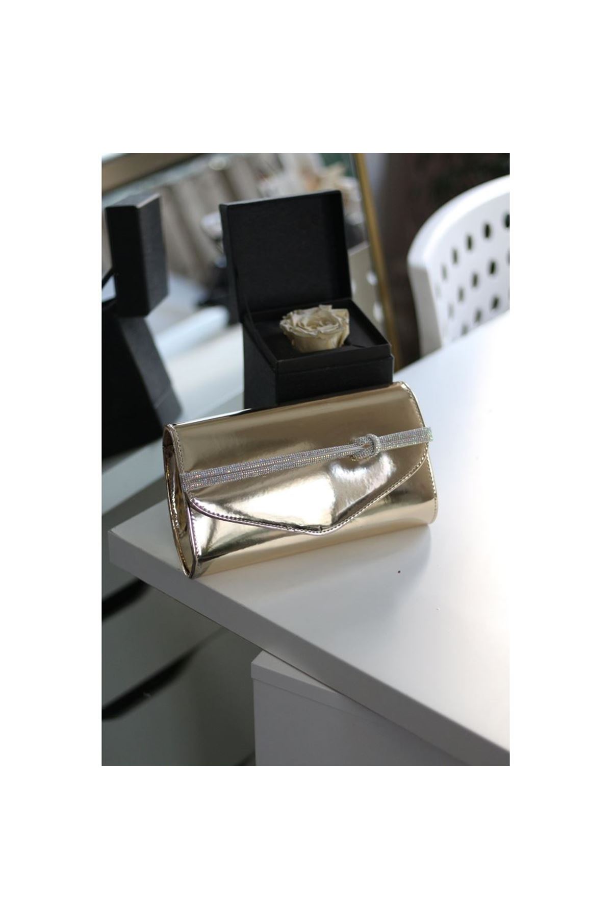 Kadın Gold Rugan Taş Şerit Detaylı Abiye el Omuz Çantası