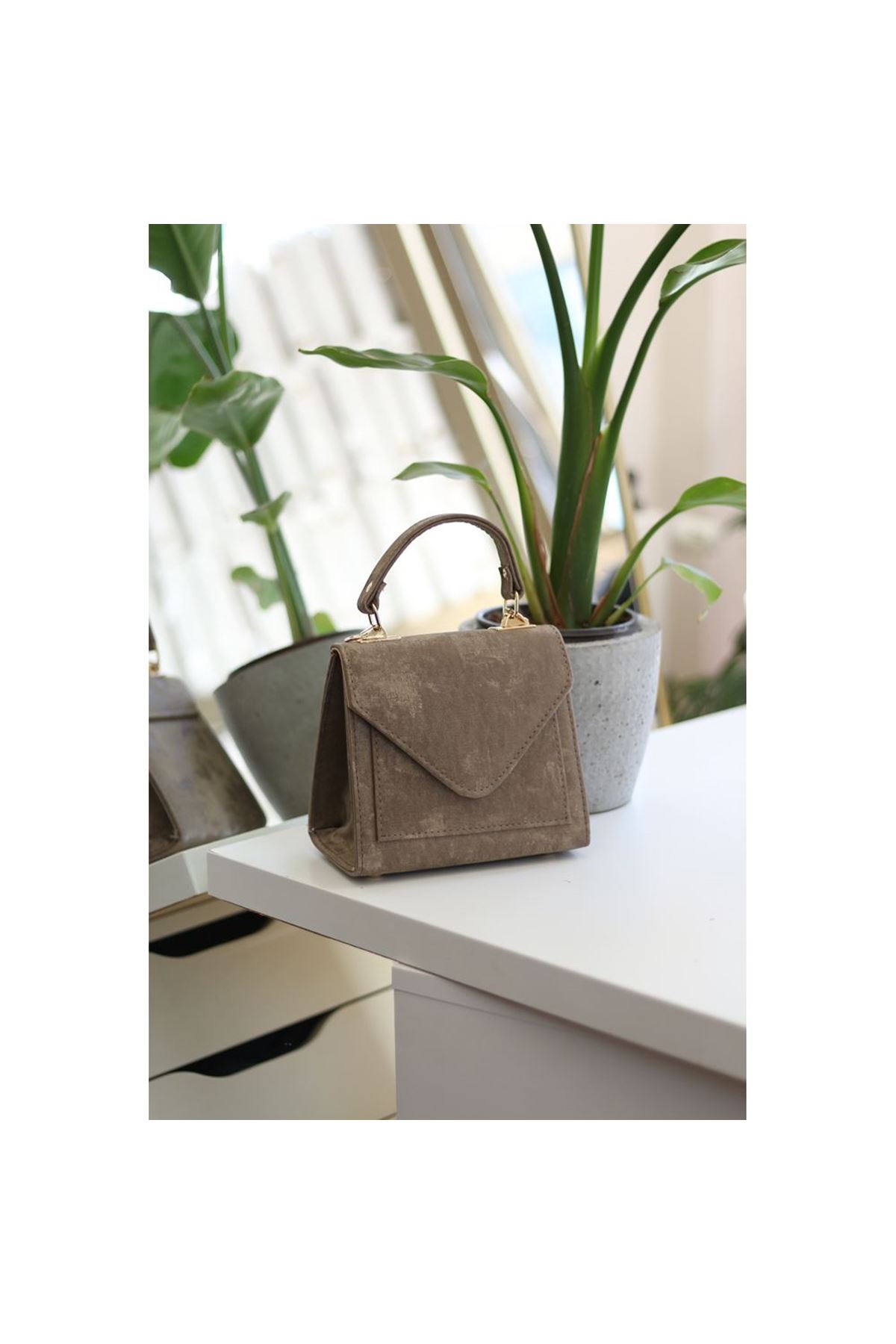 Kadın Vizon Eskitme Doku Kapak Detaylı Askılı Omuz Çantası