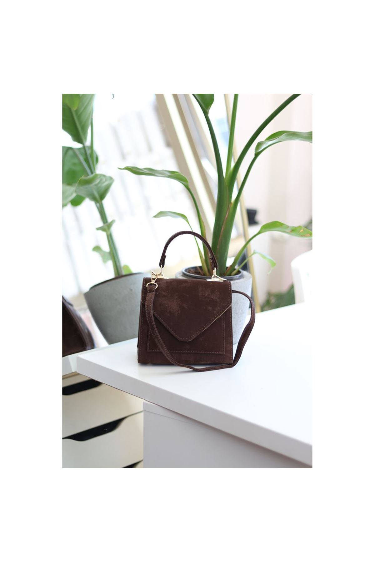 Kadın Acı Kahve Eskitme Doku Kapak Detaylı Askılı Omuz Çantası