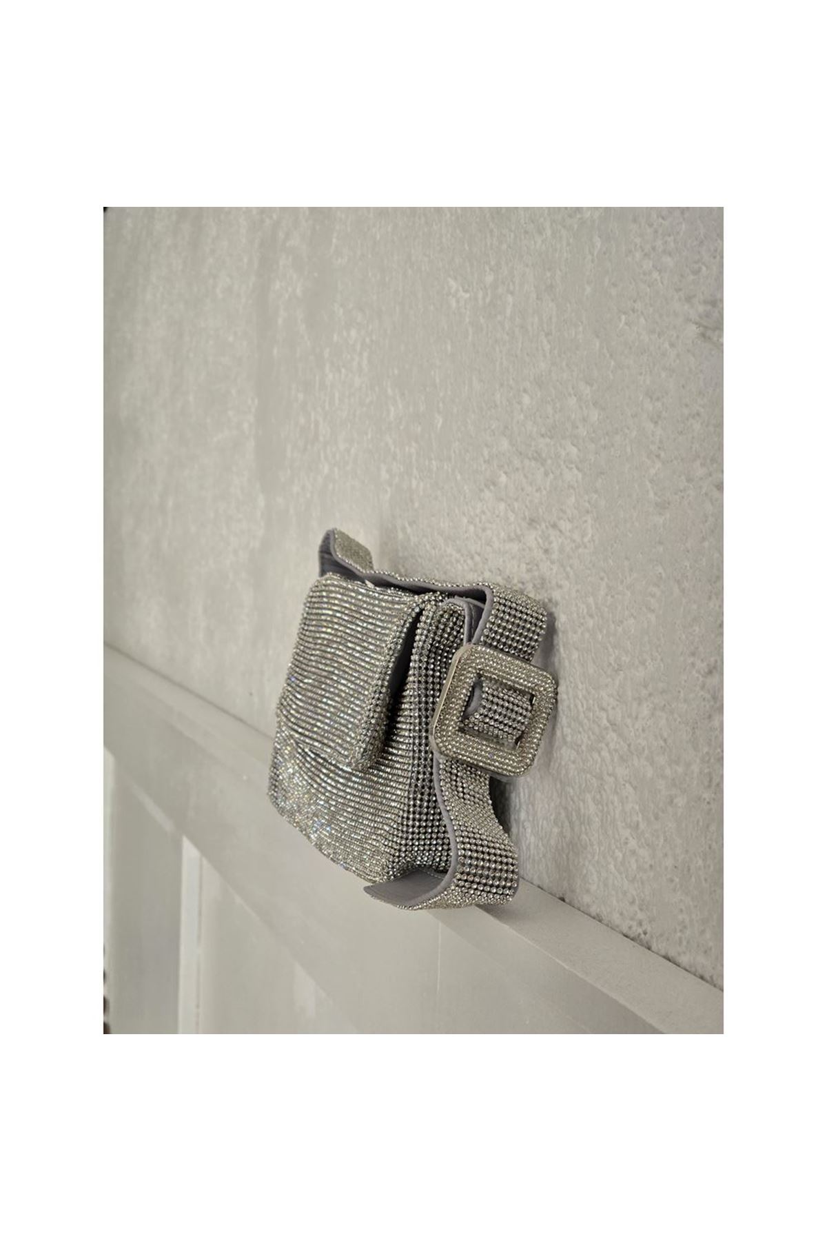 Kadın Parlak Silver Toka Detaylı Taş Dokuma Omuz Çantası
