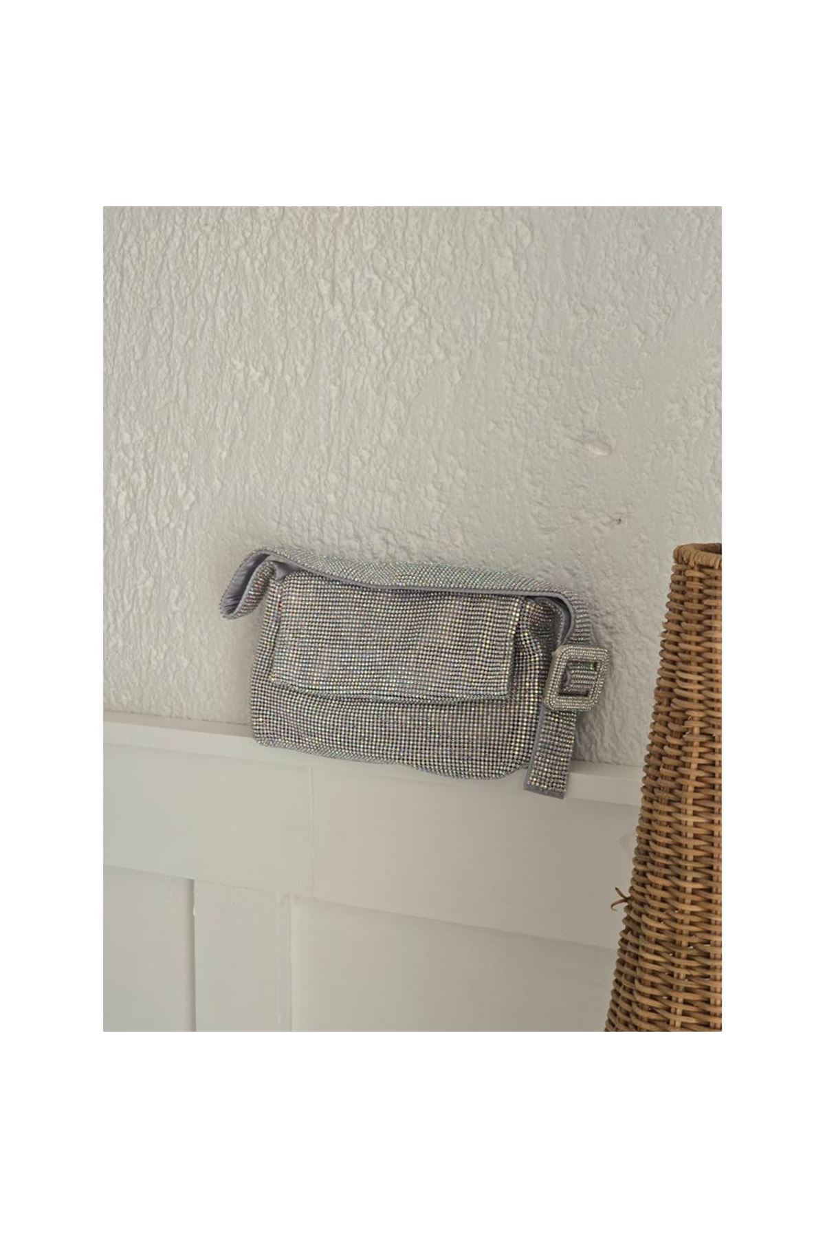 Kadın Parlak Silver Toka Detaylı Taş Dokuma Omuz Çantası