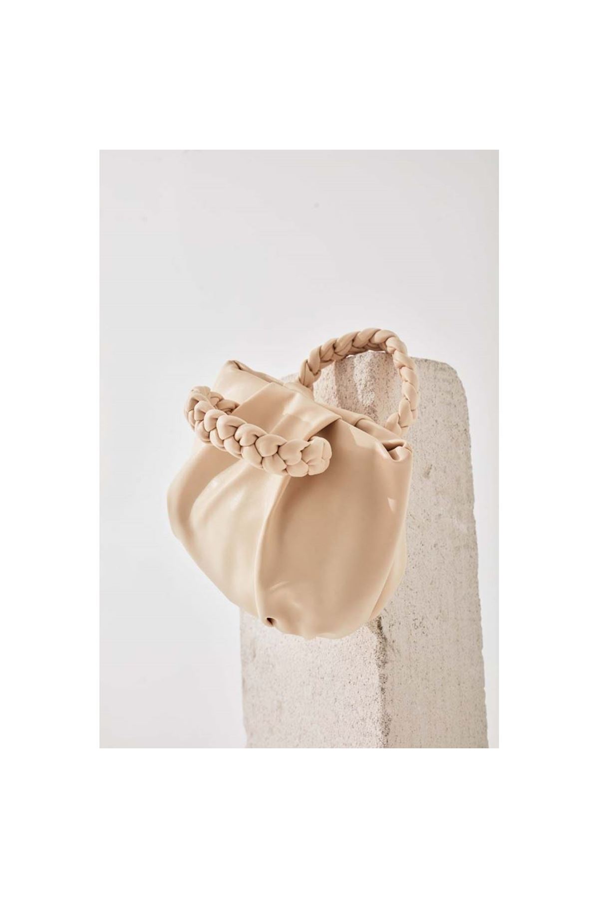 Krem Örme Saplı Yumuşak Deri Omuz Çantası