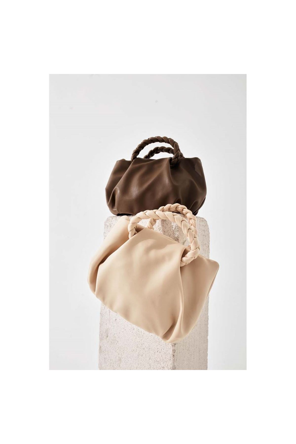 Krem Örme Saplı Yumuşak Deri Omuz Çantası