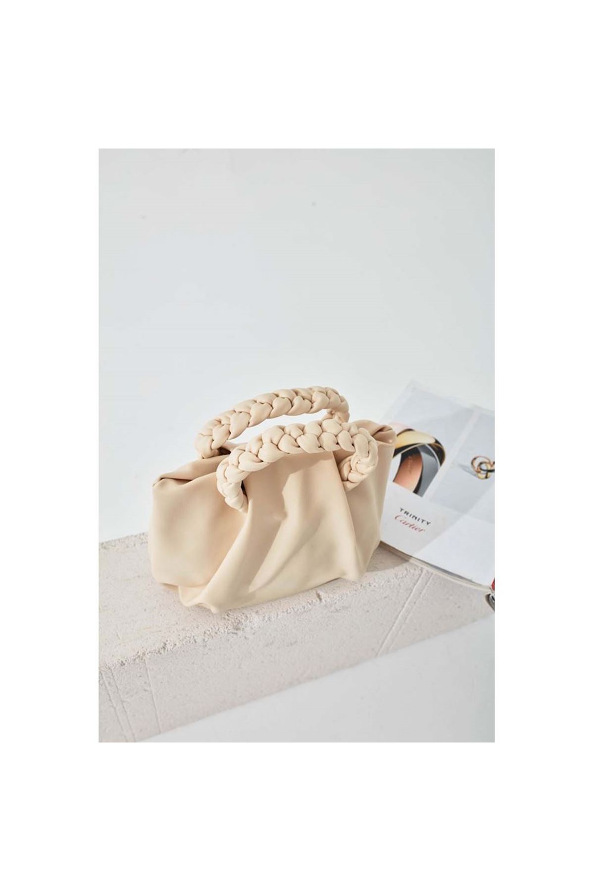 Krem Örme Saplı Yumuşak Deri Omuz Çantası